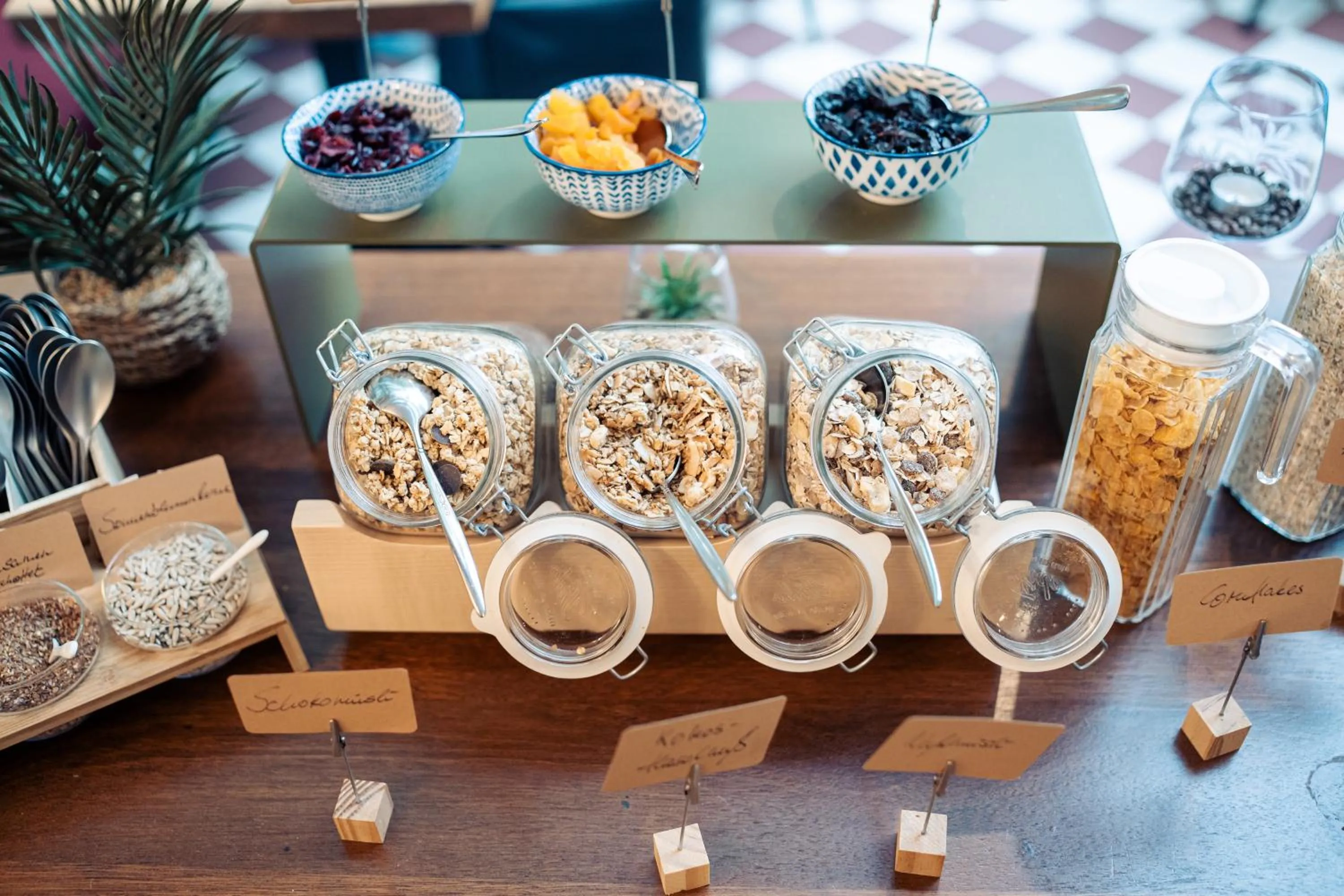 Breakfast in Five Rooms