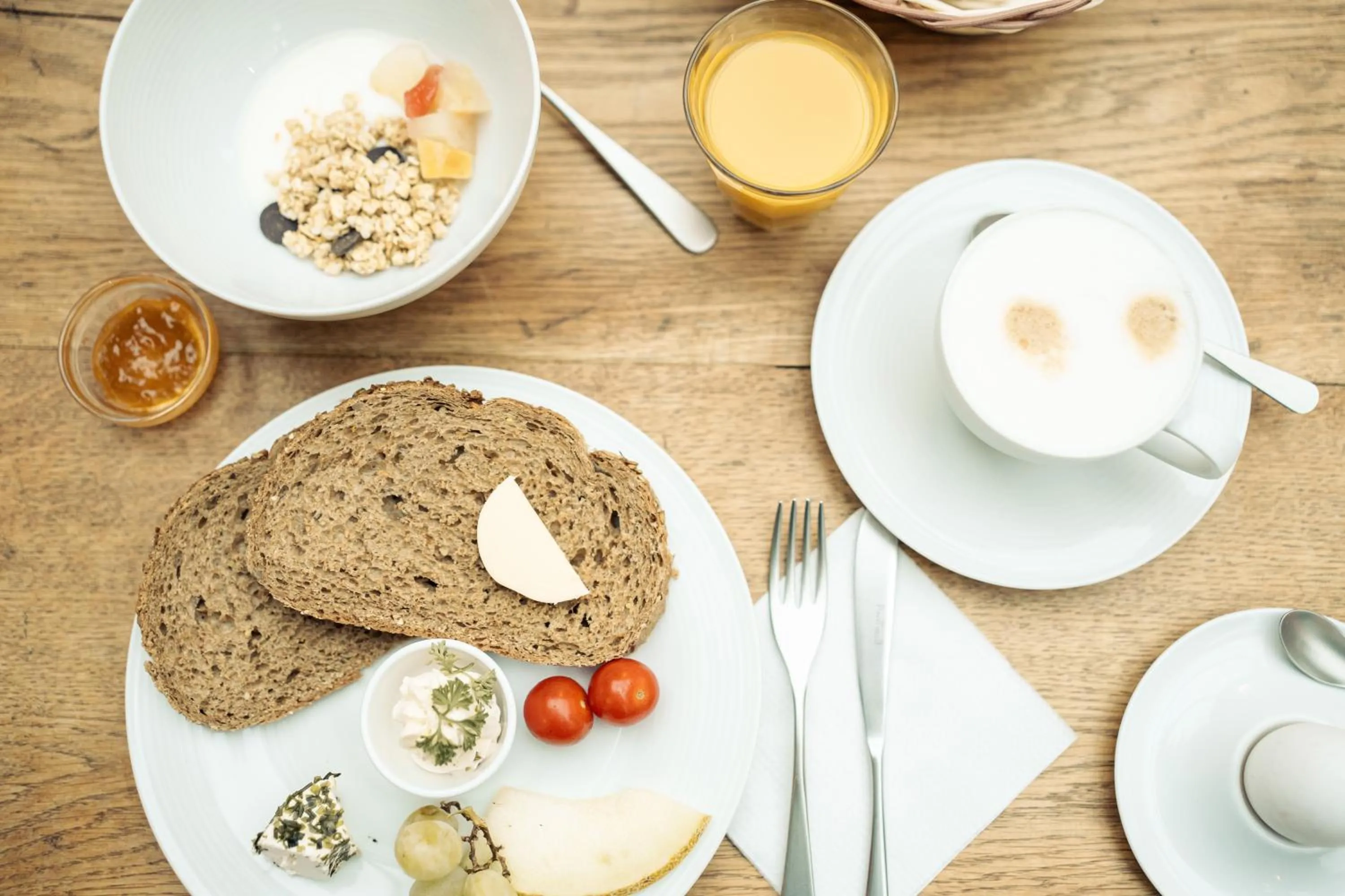 Breakfast in Five Rooms