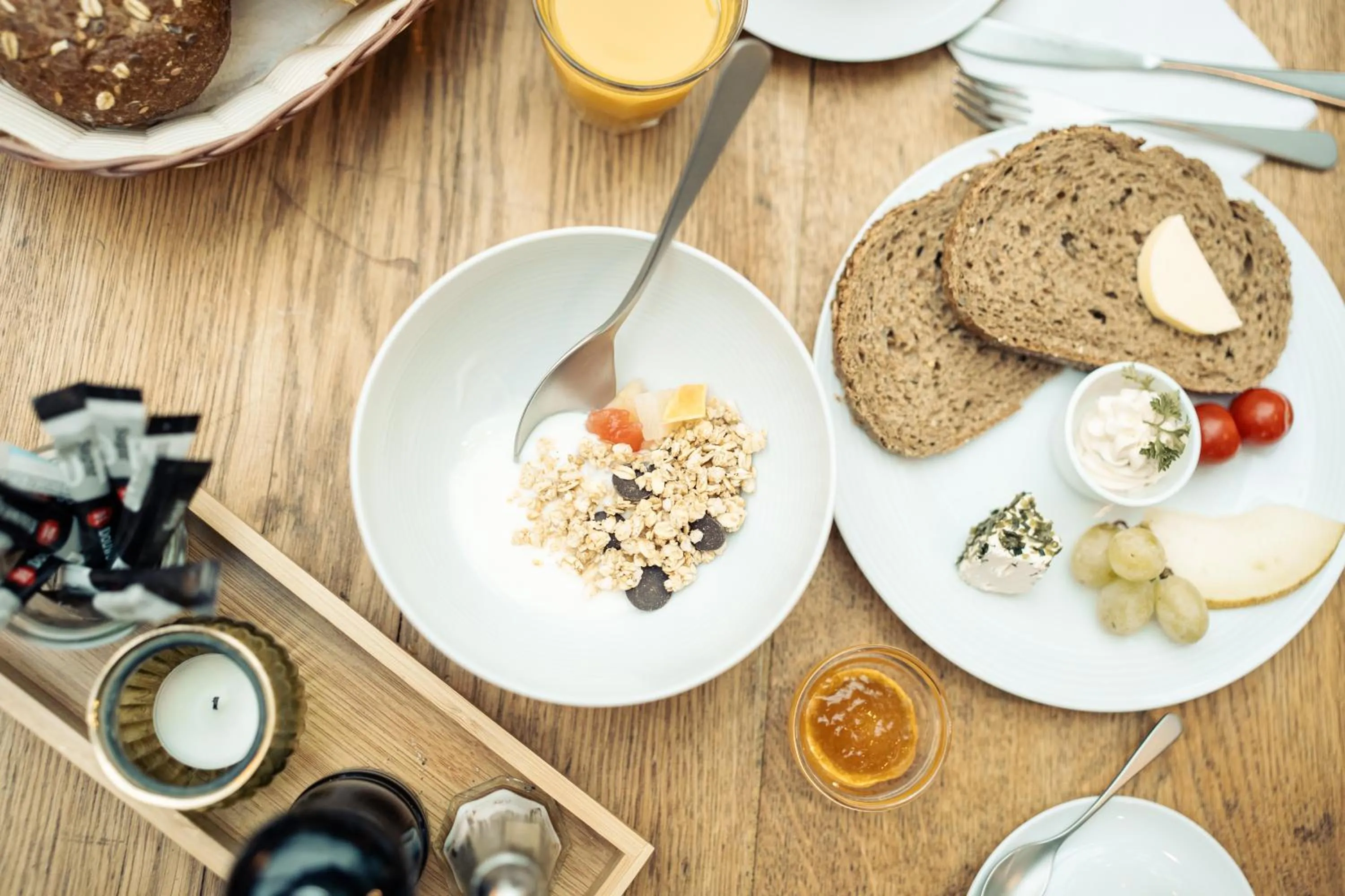 Breakfast in Five Rooms