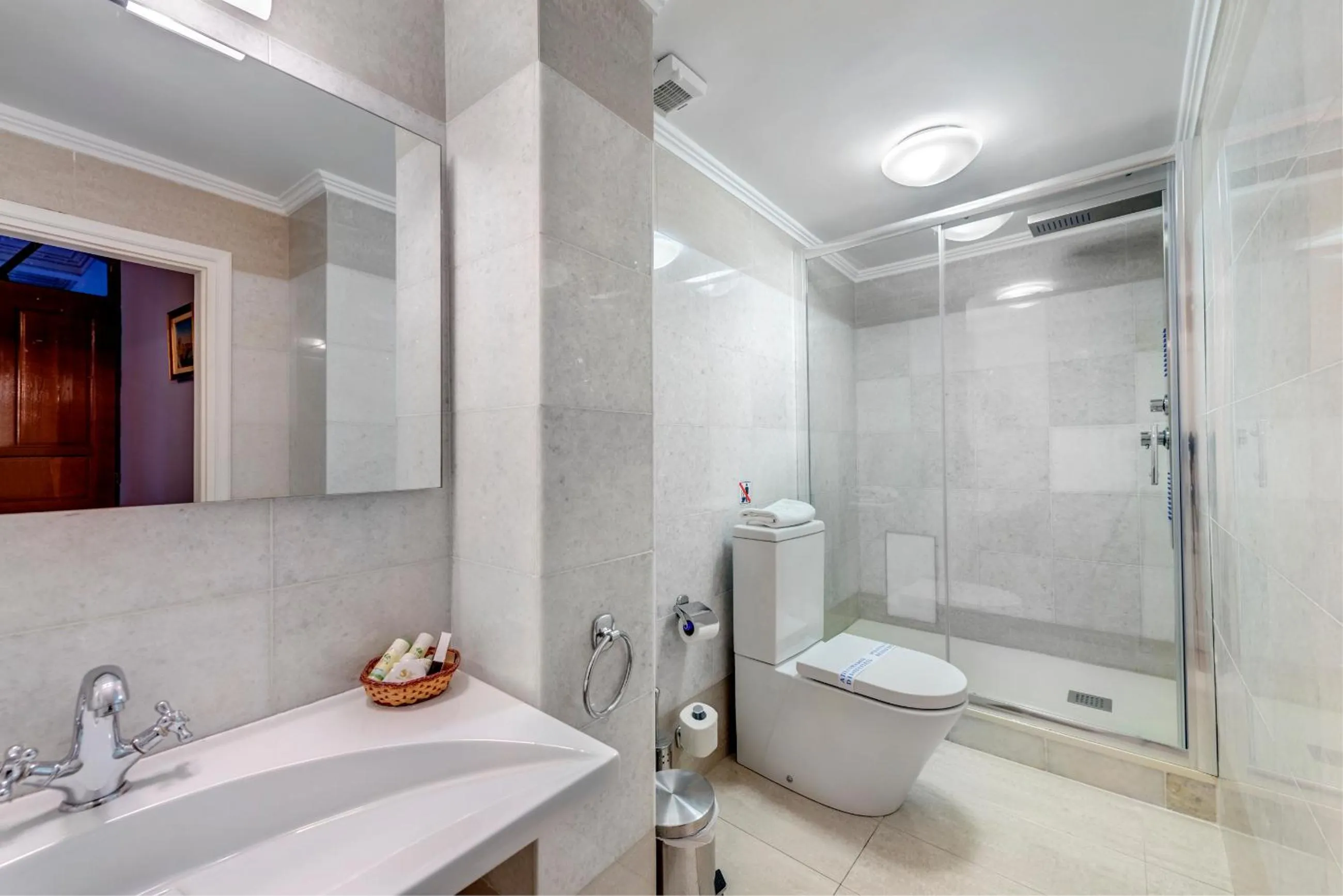 Bathroom in Apollonion Palace