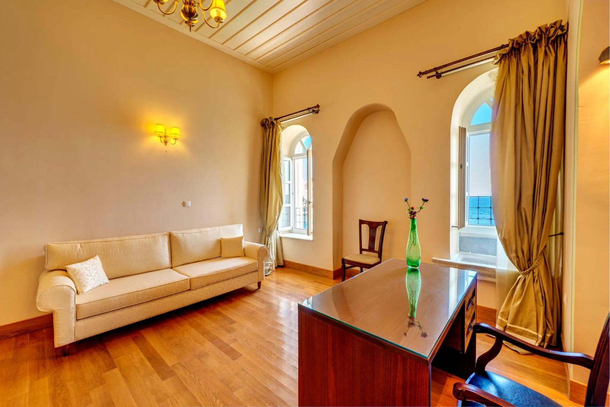 Seating area, Bed in Apollonion Palace