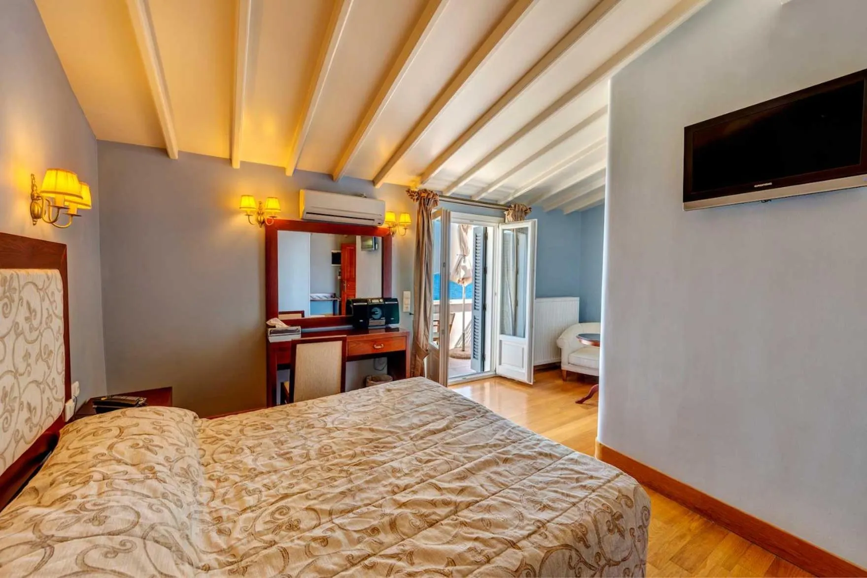 Bedroom, Bed in Apollonion Palace