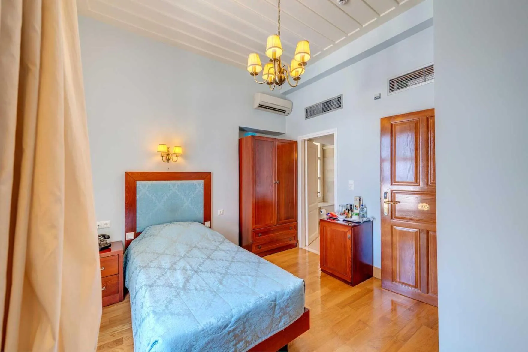 Photo of the whole room, Bed in Apollonion Palace