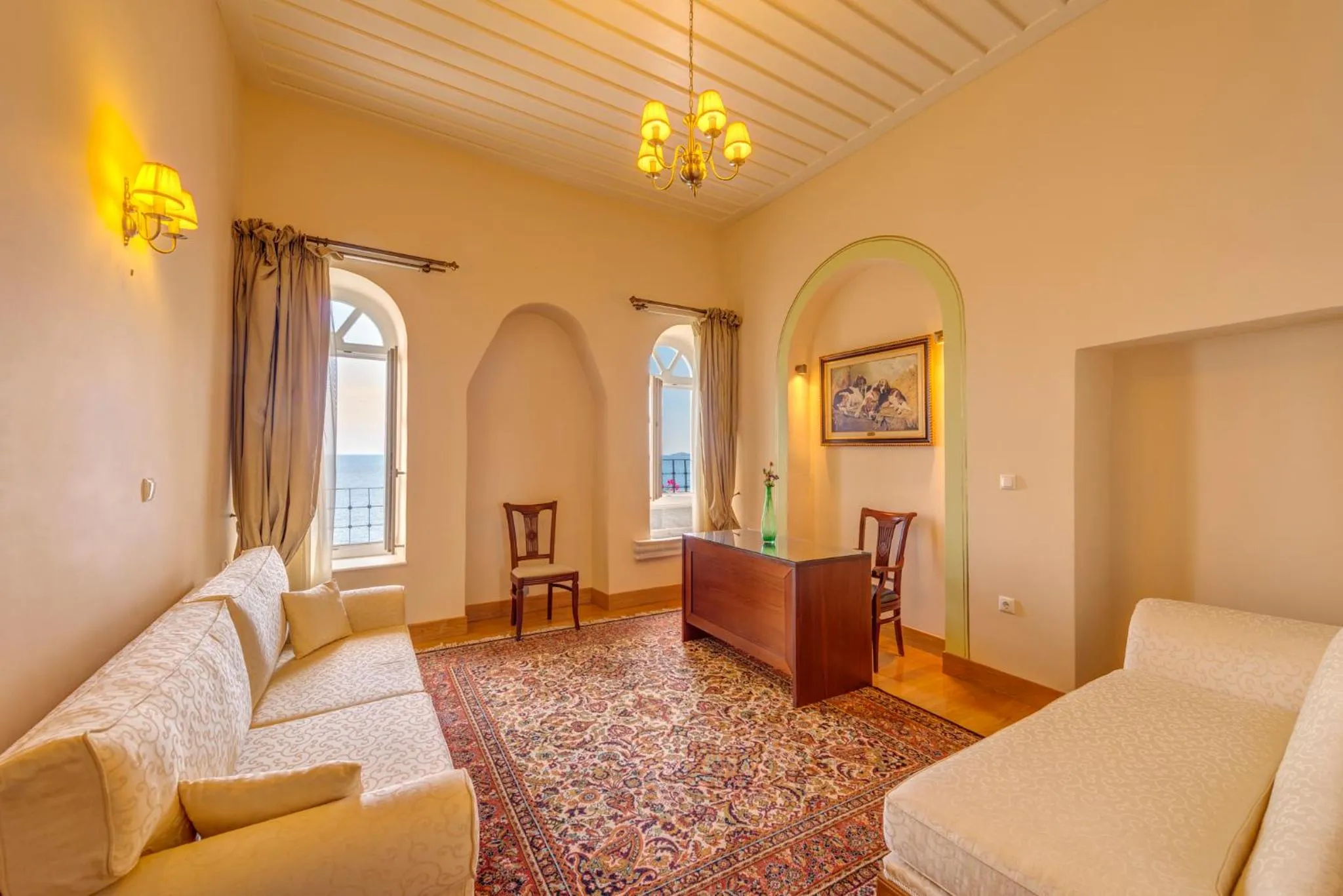 Photo of the whole room, Bed in Apollonion Palace