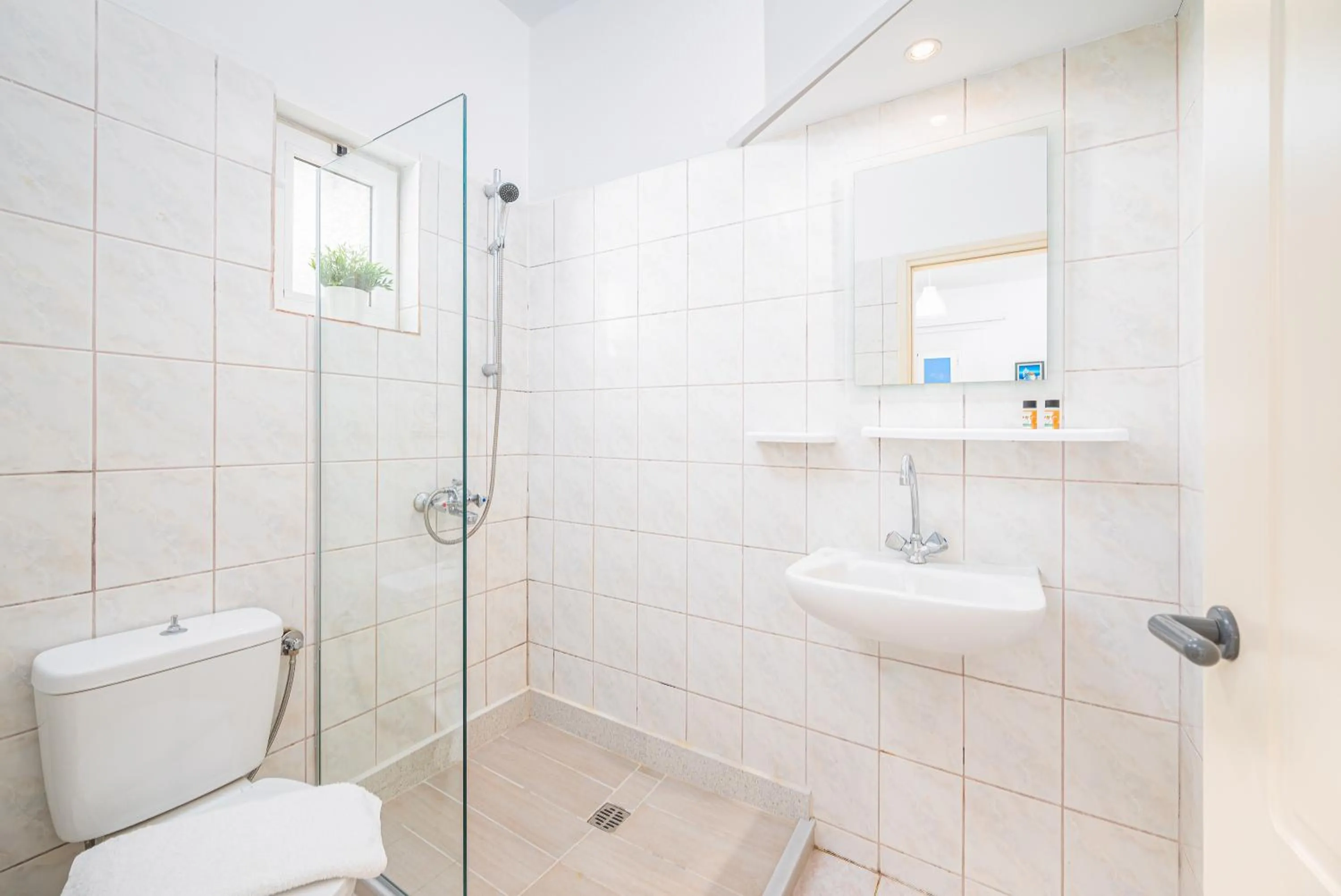 Shower in Mylos Apartments Anissaras