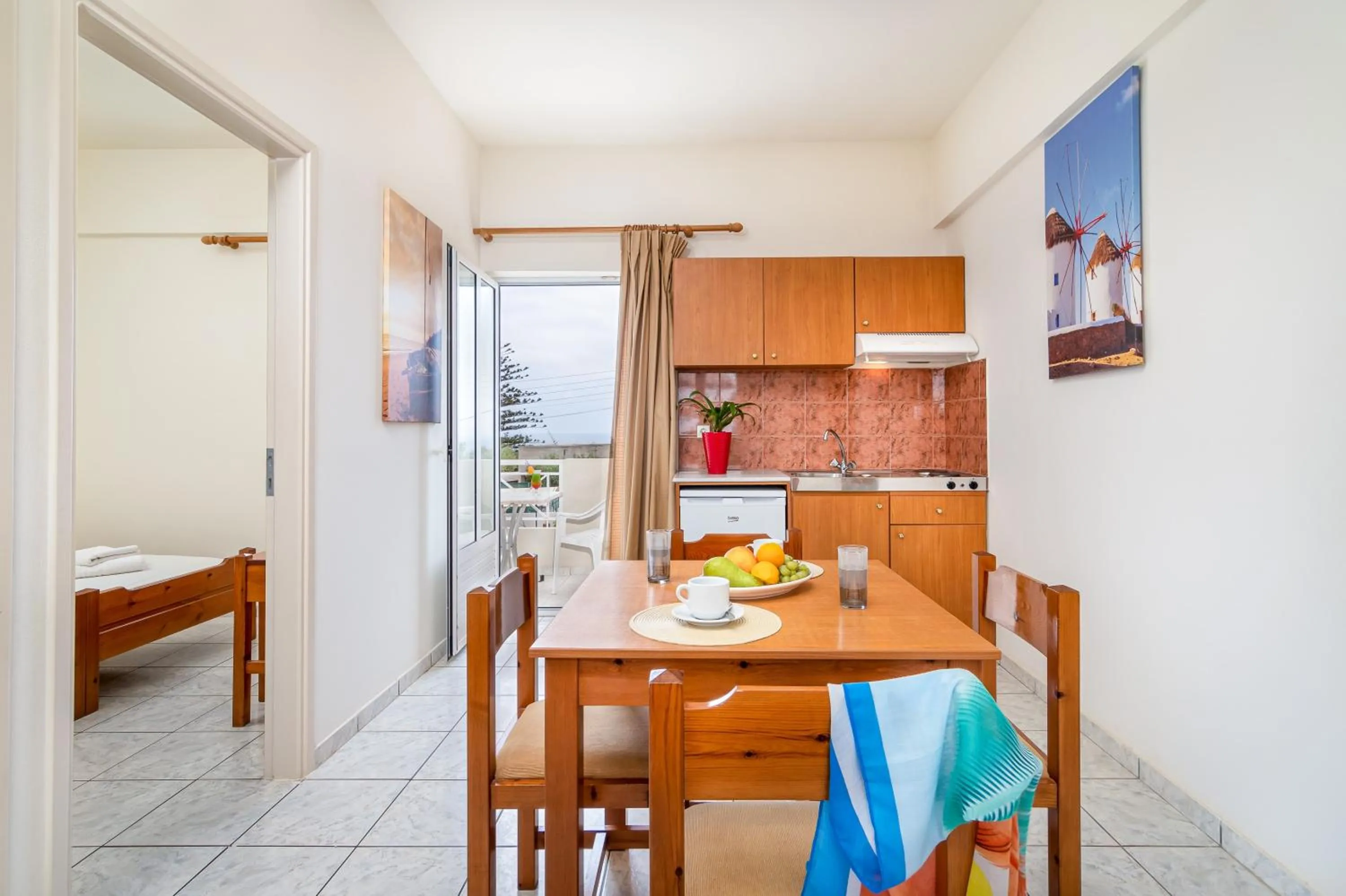 Dining area in Mylos Apartments Anissaras