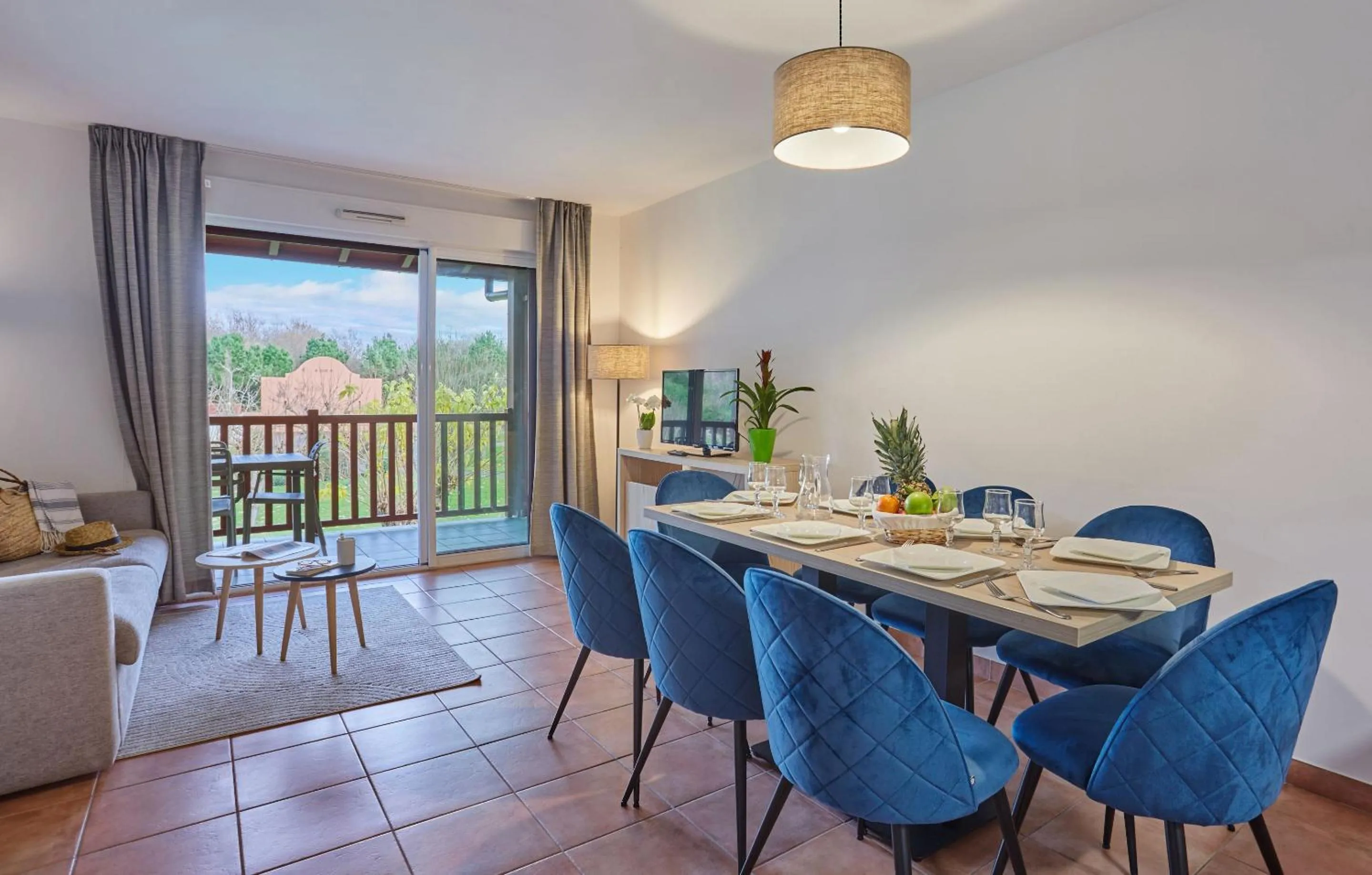 Dining area in Résidence Odalys Domaine Iratzia