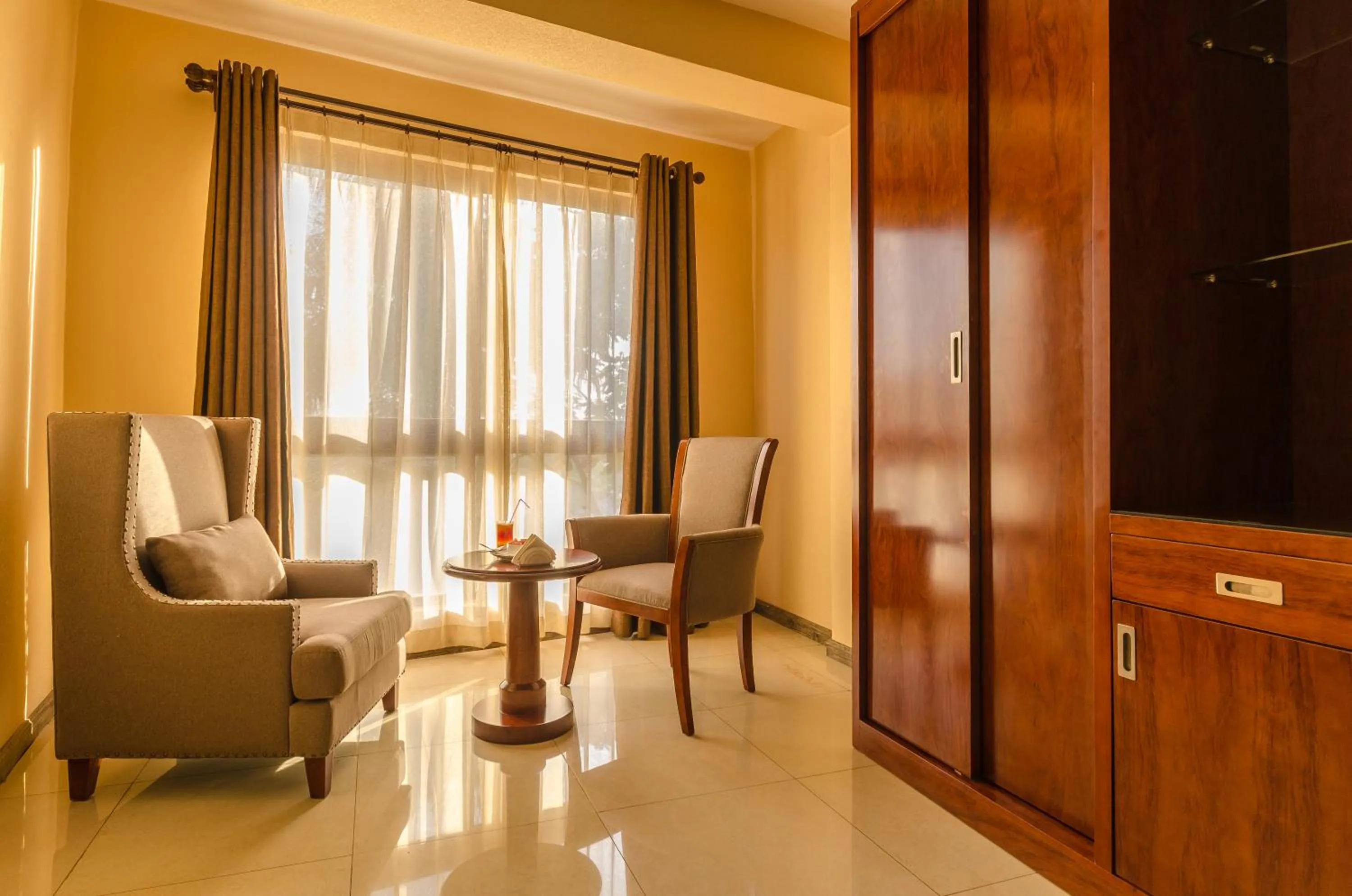 Seating area in Hillside Plaza Hotel