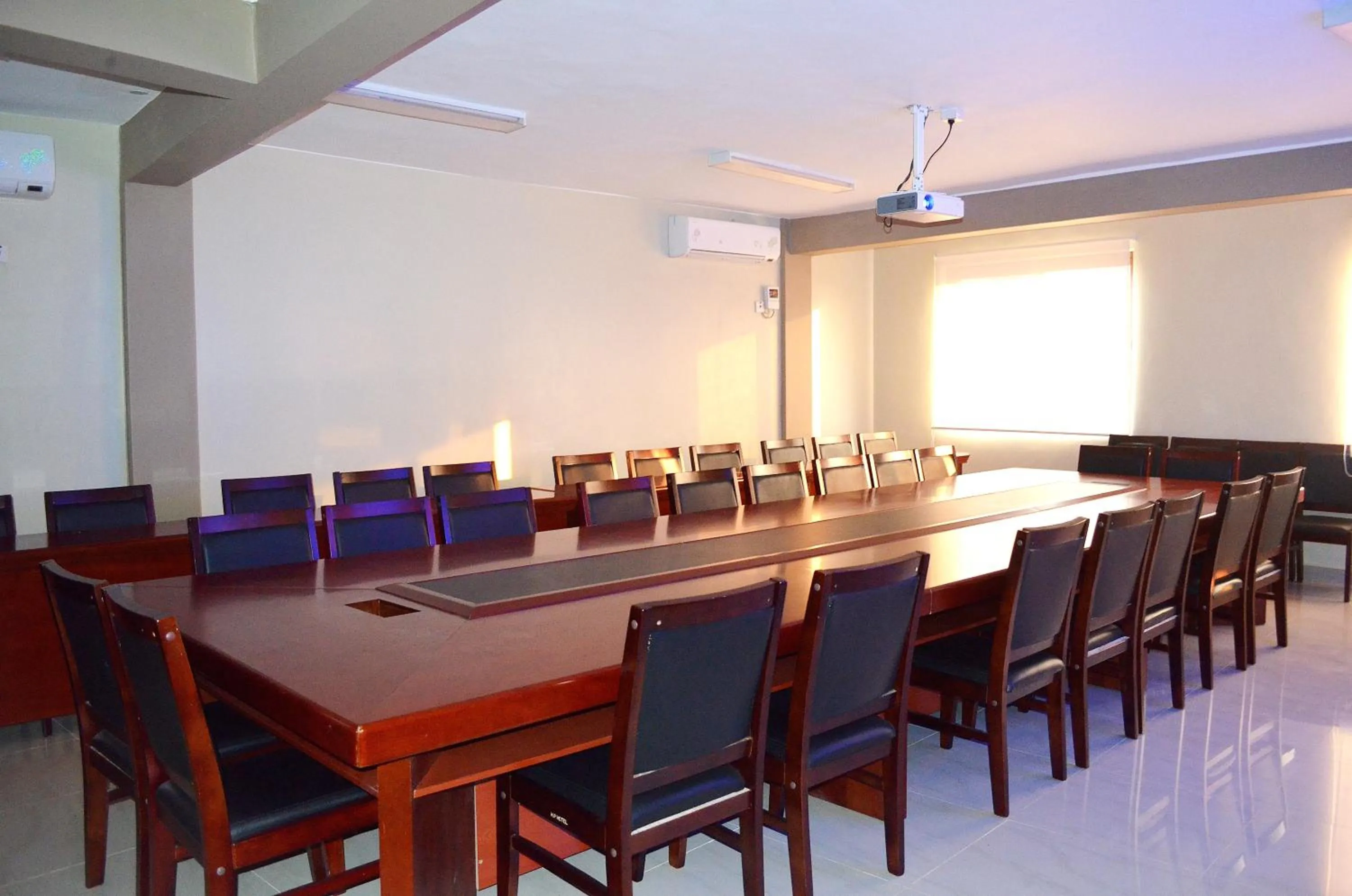 Meeting/conference room in Hillside Plaza Hotel