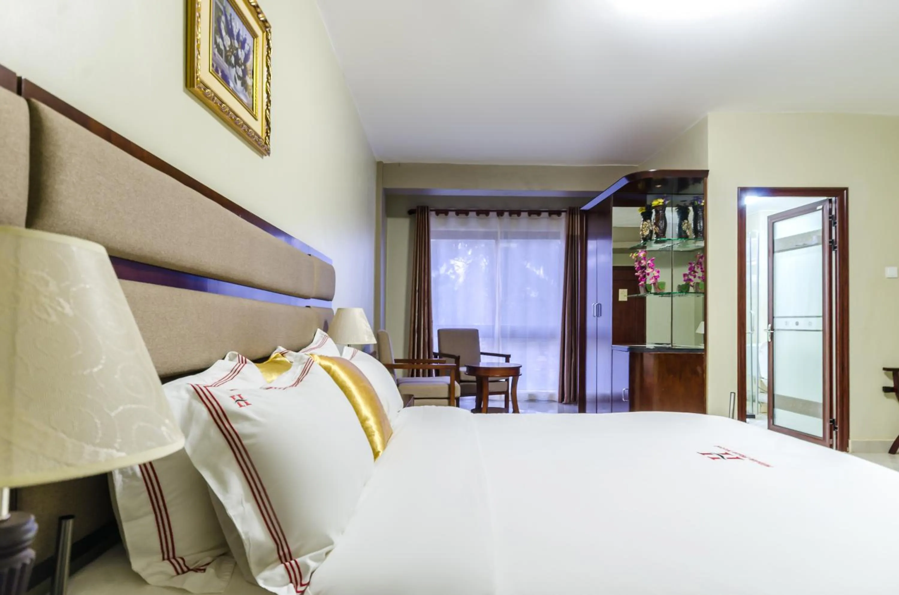 Bedroom in Hillside Plaza Hotel