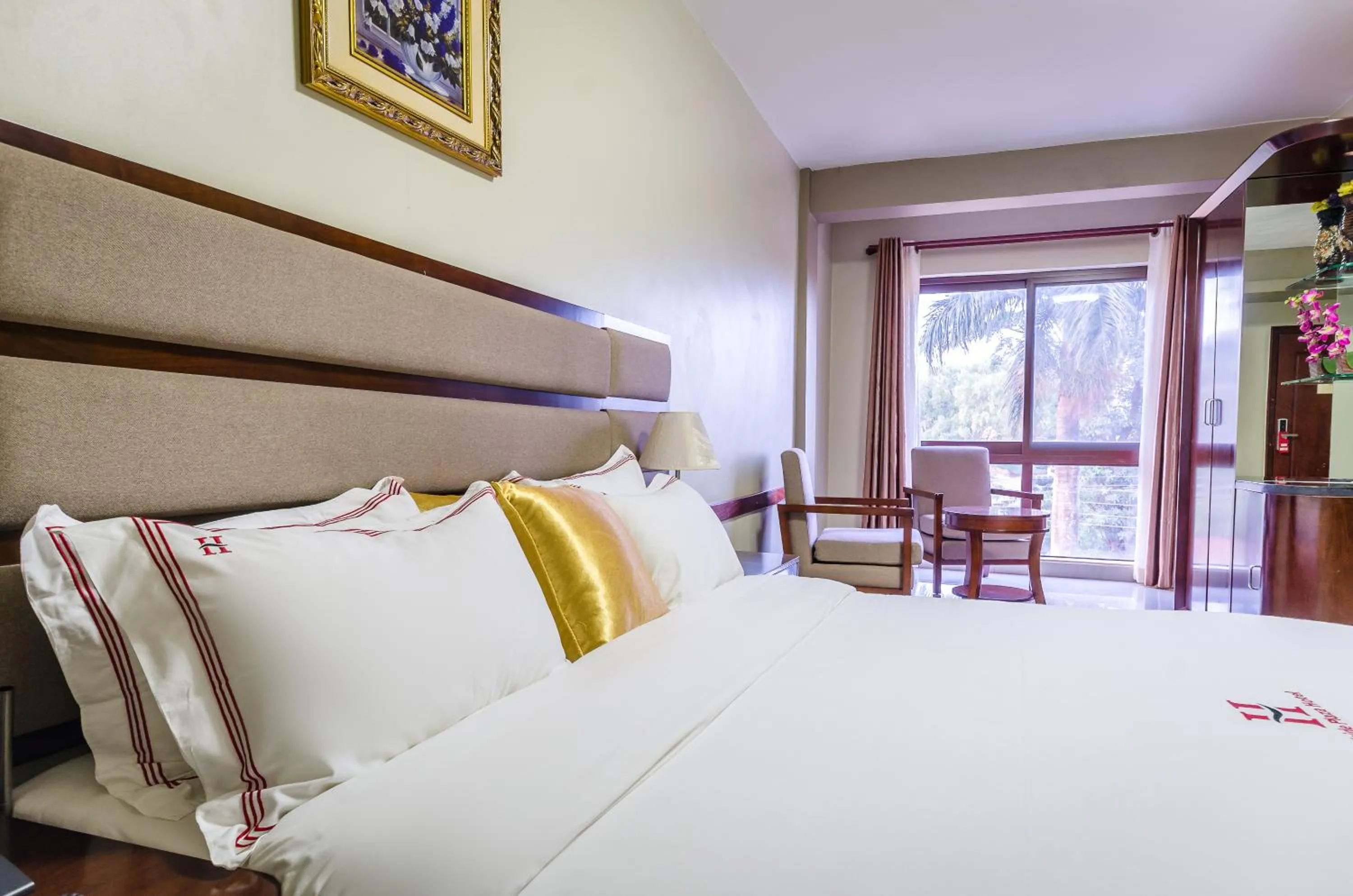 Bedroom in Hillside Plaza Hotel