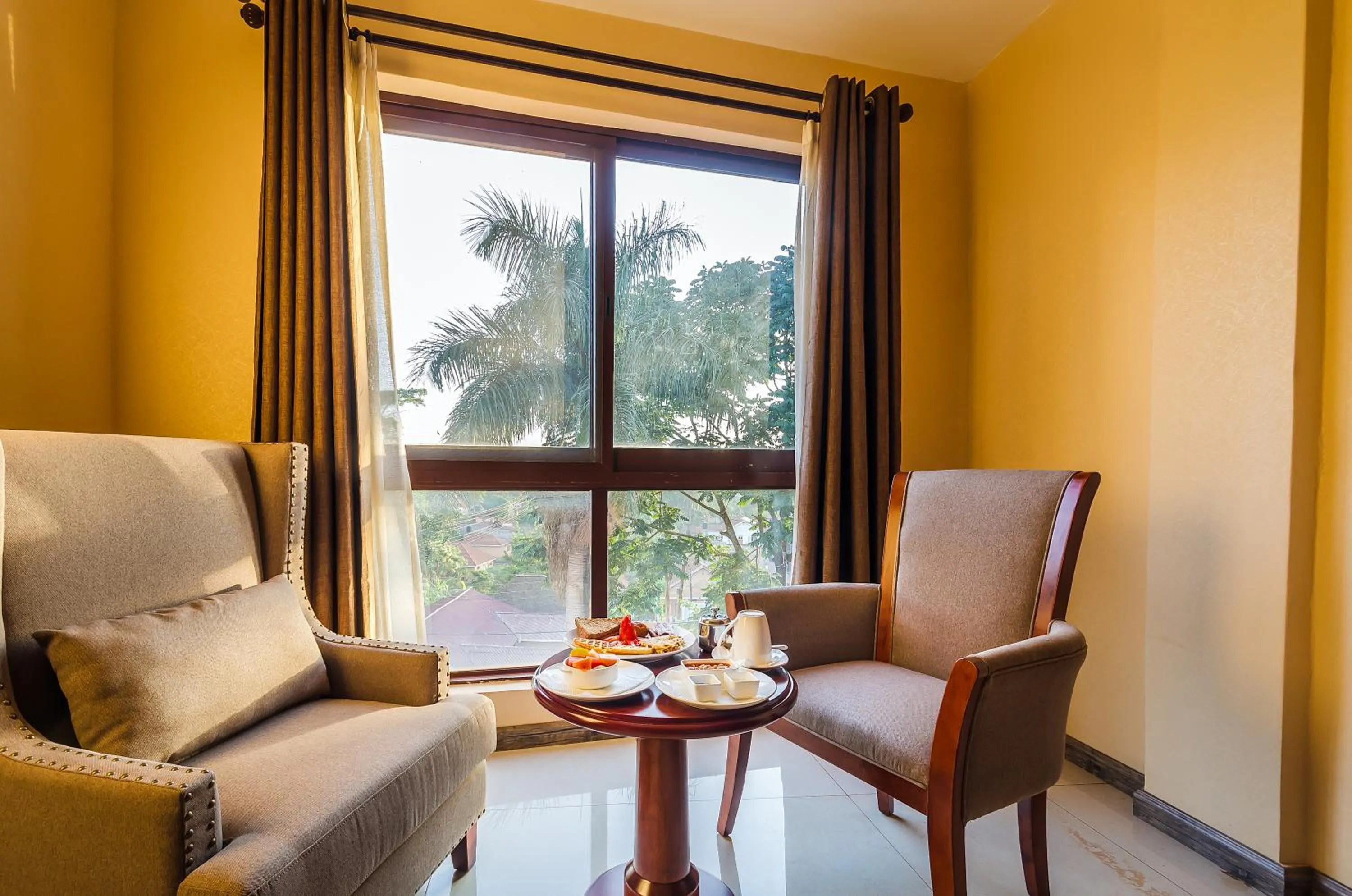 Seating area in Hillside Plaza Hotel