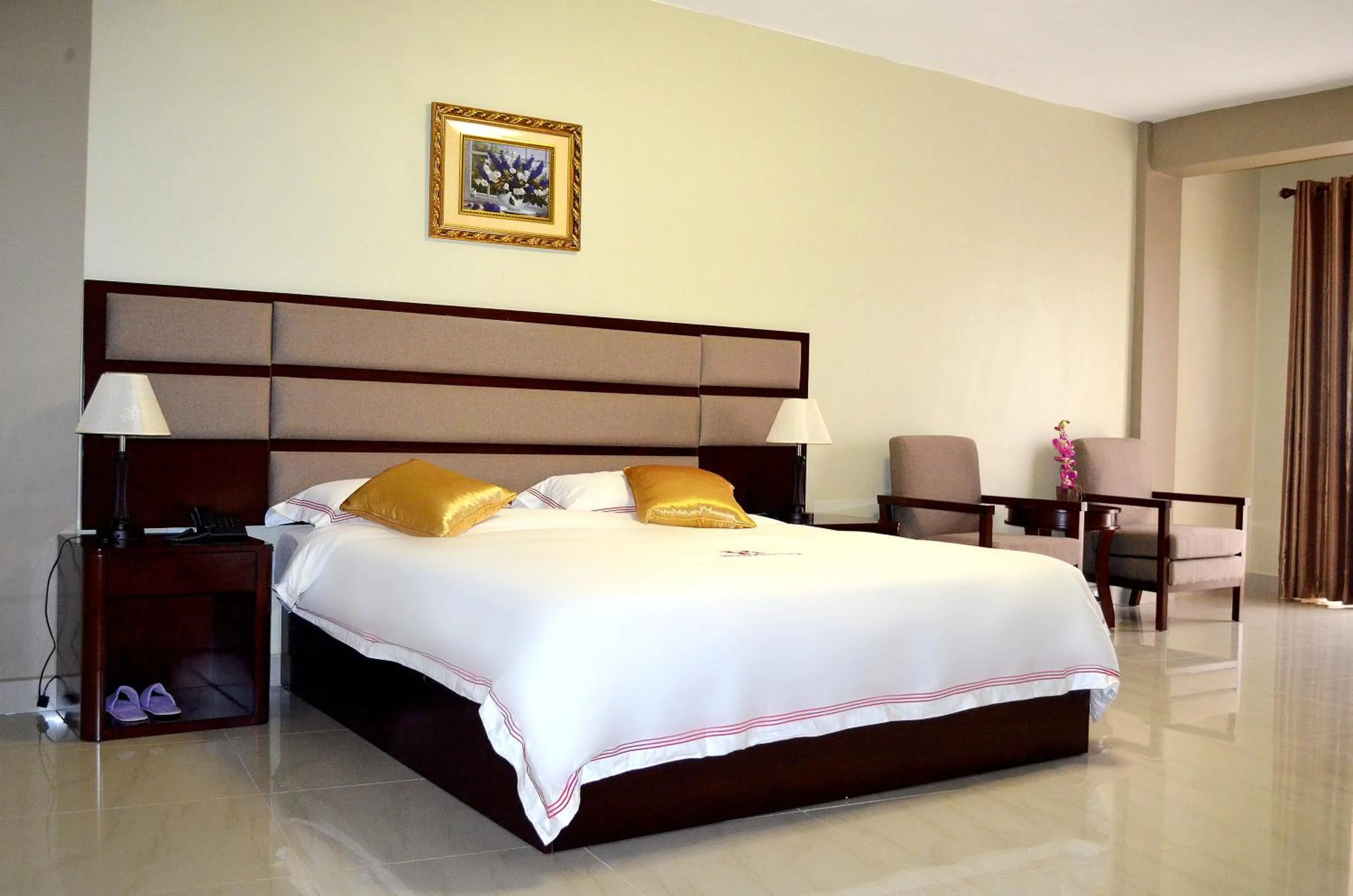 Bathroom in Hillside Plaza Hotel