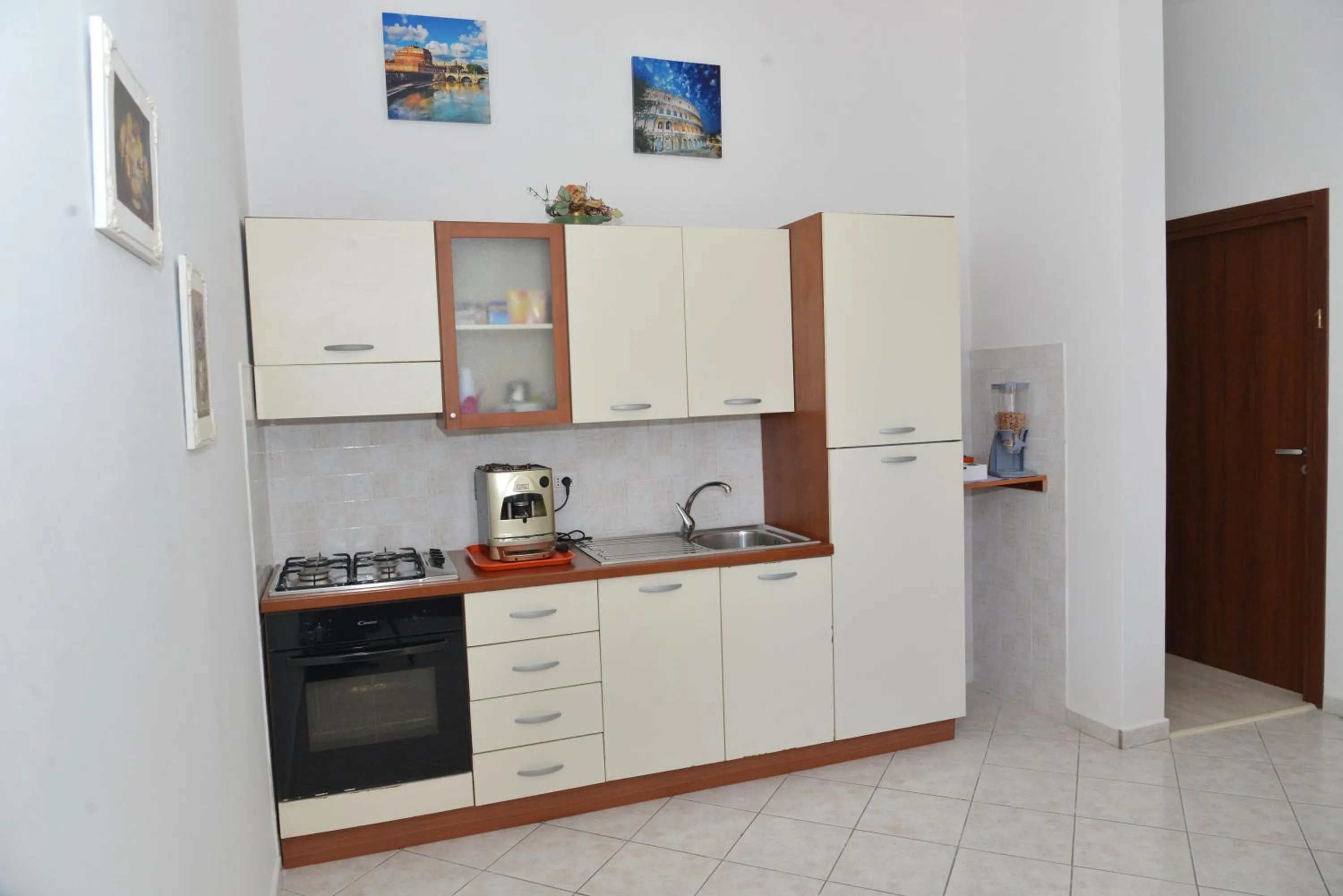 Communal kitchen in I Villini B&B
