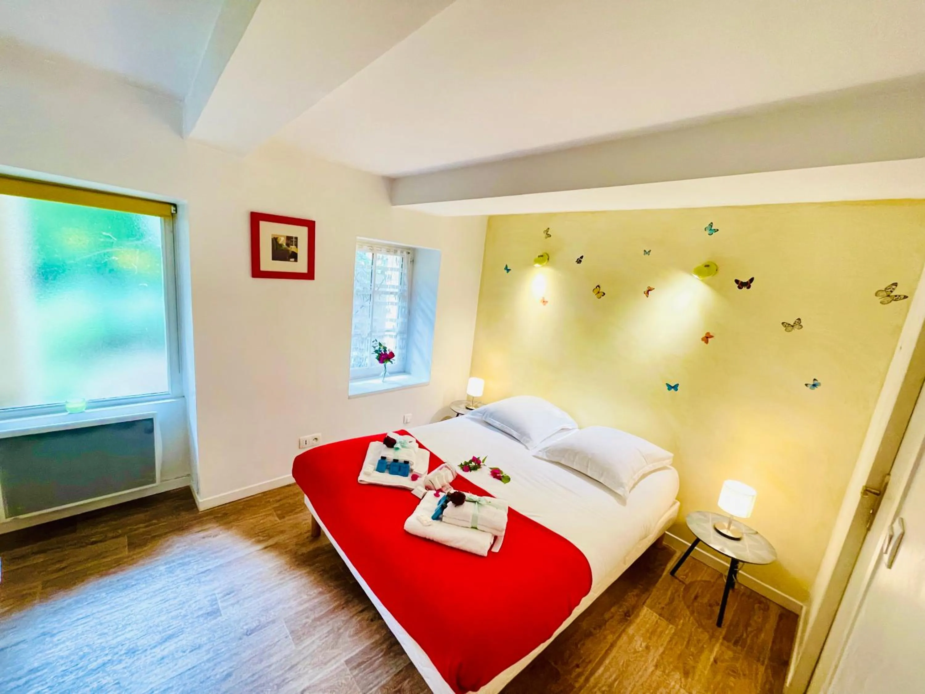 Apartment with Garden View in Le Jardin croix Roussien