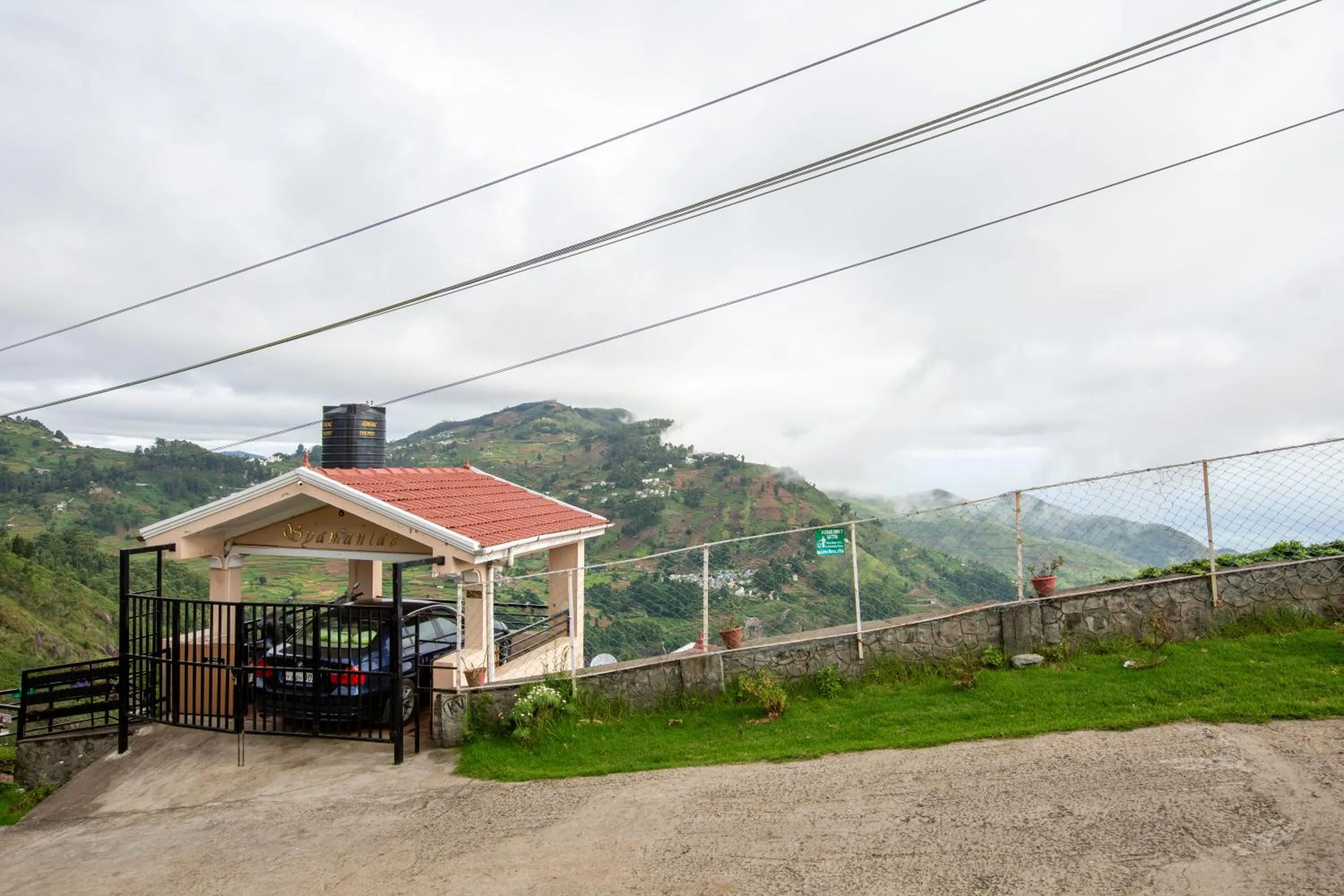 Parking in Syamantac Villa