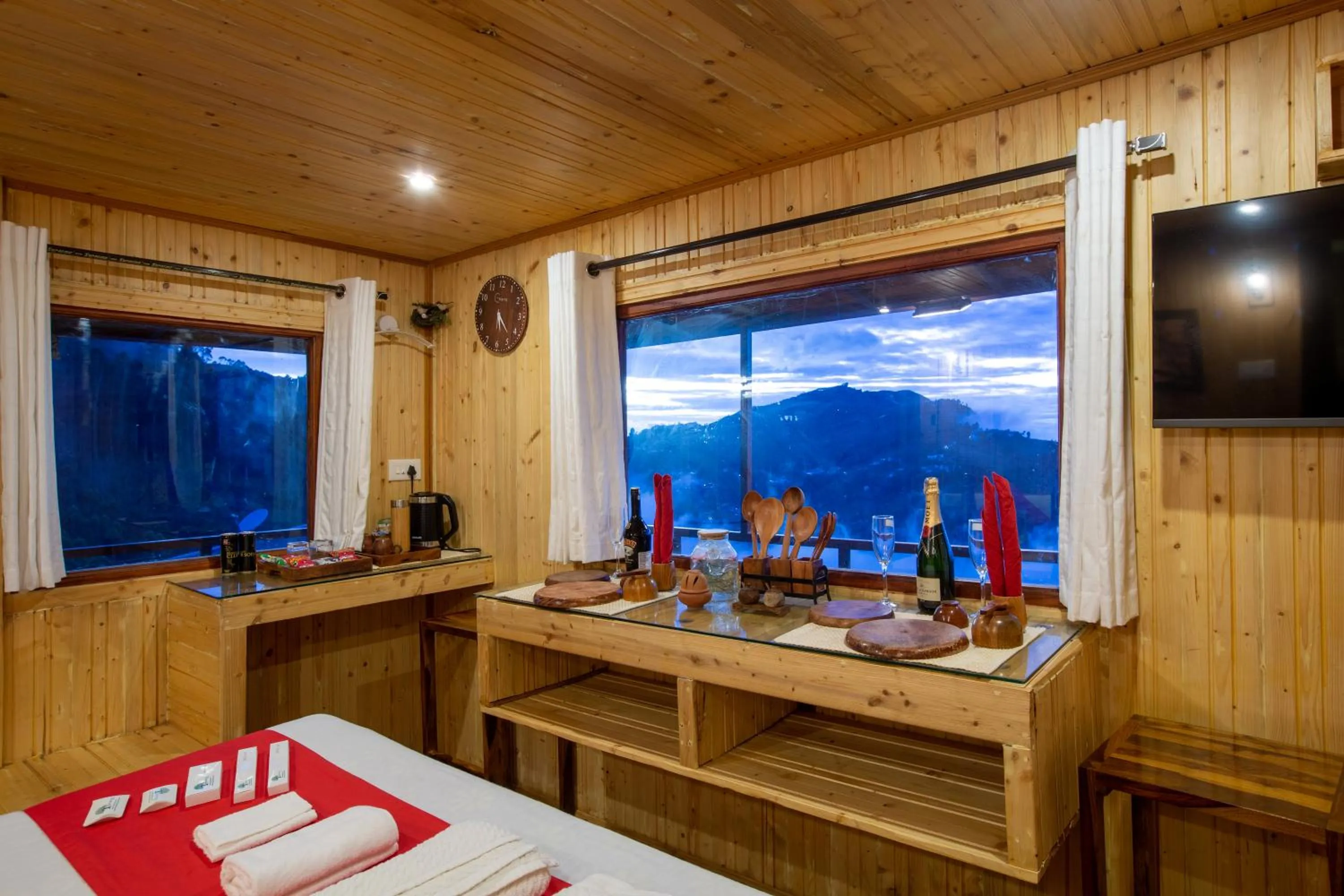 TV and multimedia, Bed in Syamantac Villa