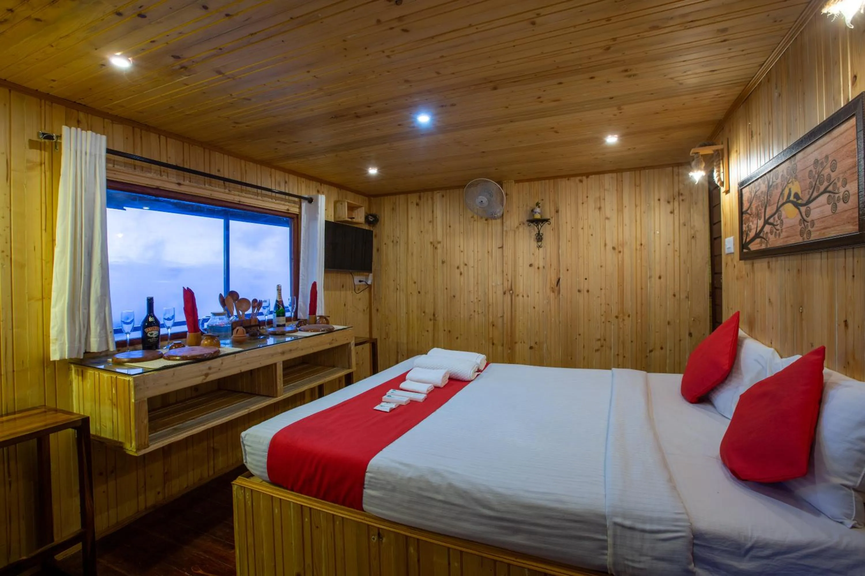 Photo of the whole room, Bed in Syamantac Villa