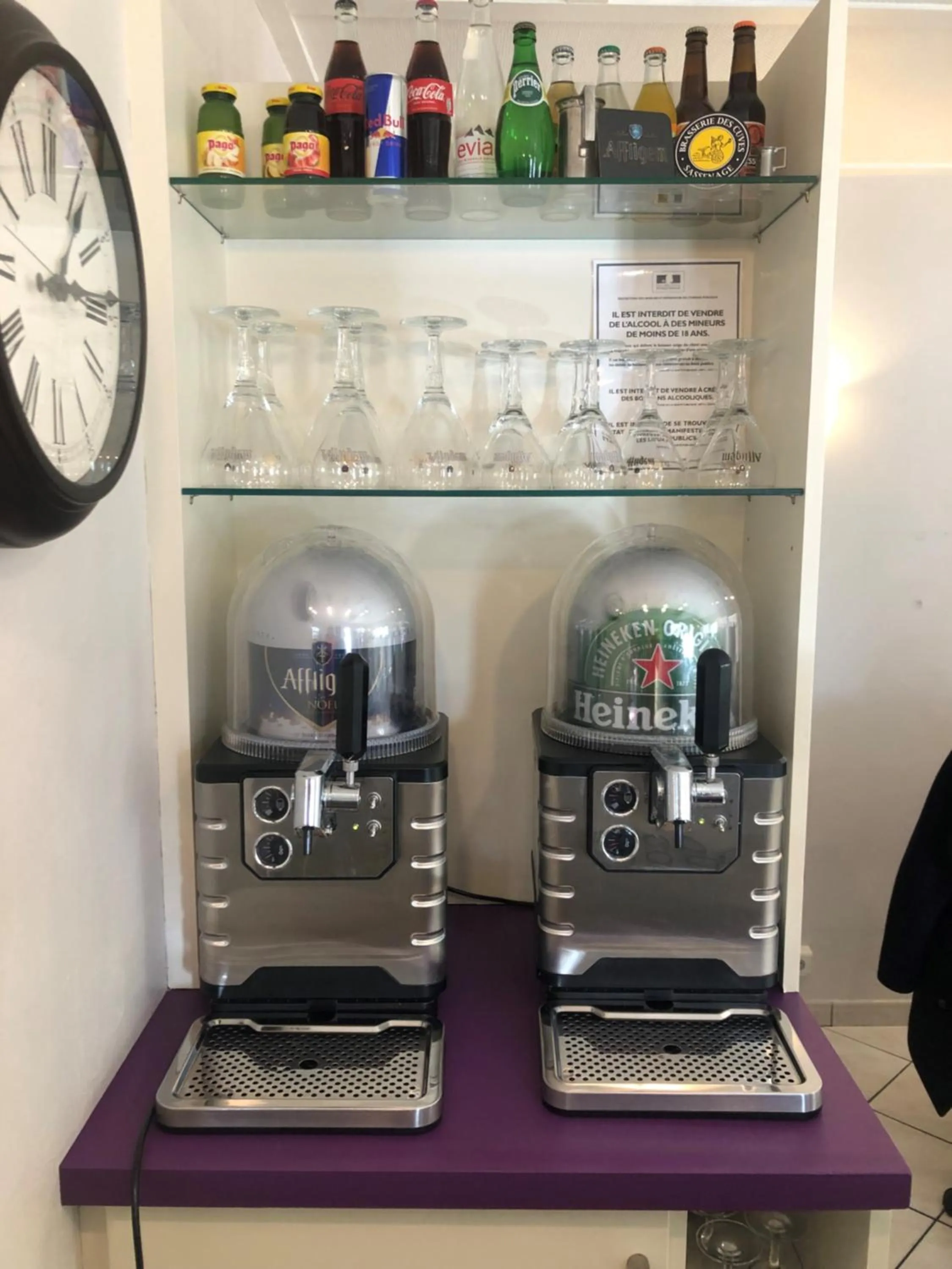 Lounge or bar in Comfort Hotel Grenoble Meylan