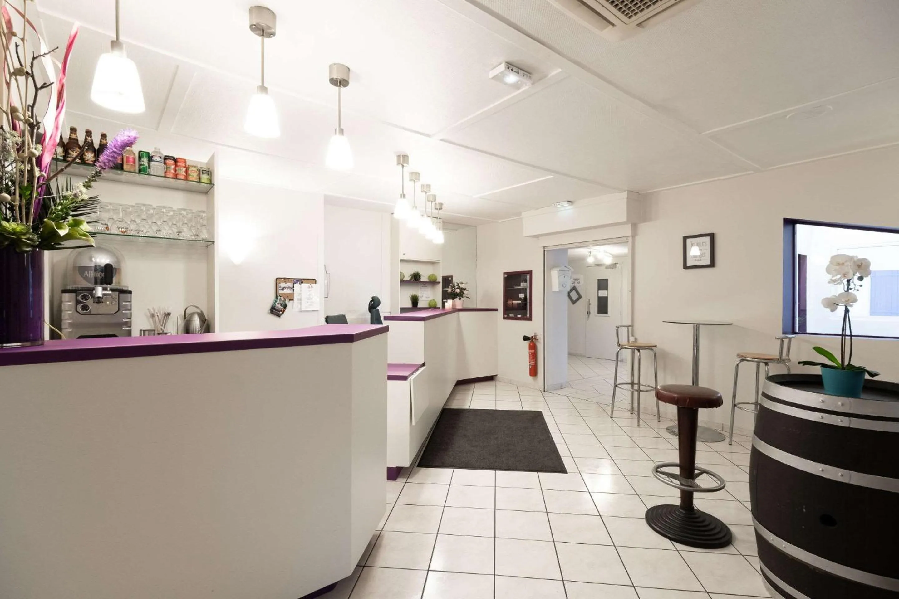 Lobby or reception in Comfort Hotel Grenoble Meylan