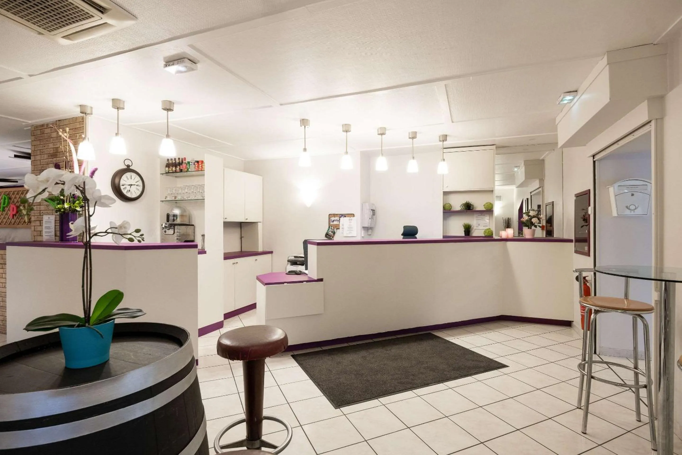 Lobby or reception in Comfort Hotel Grenoble Meylan