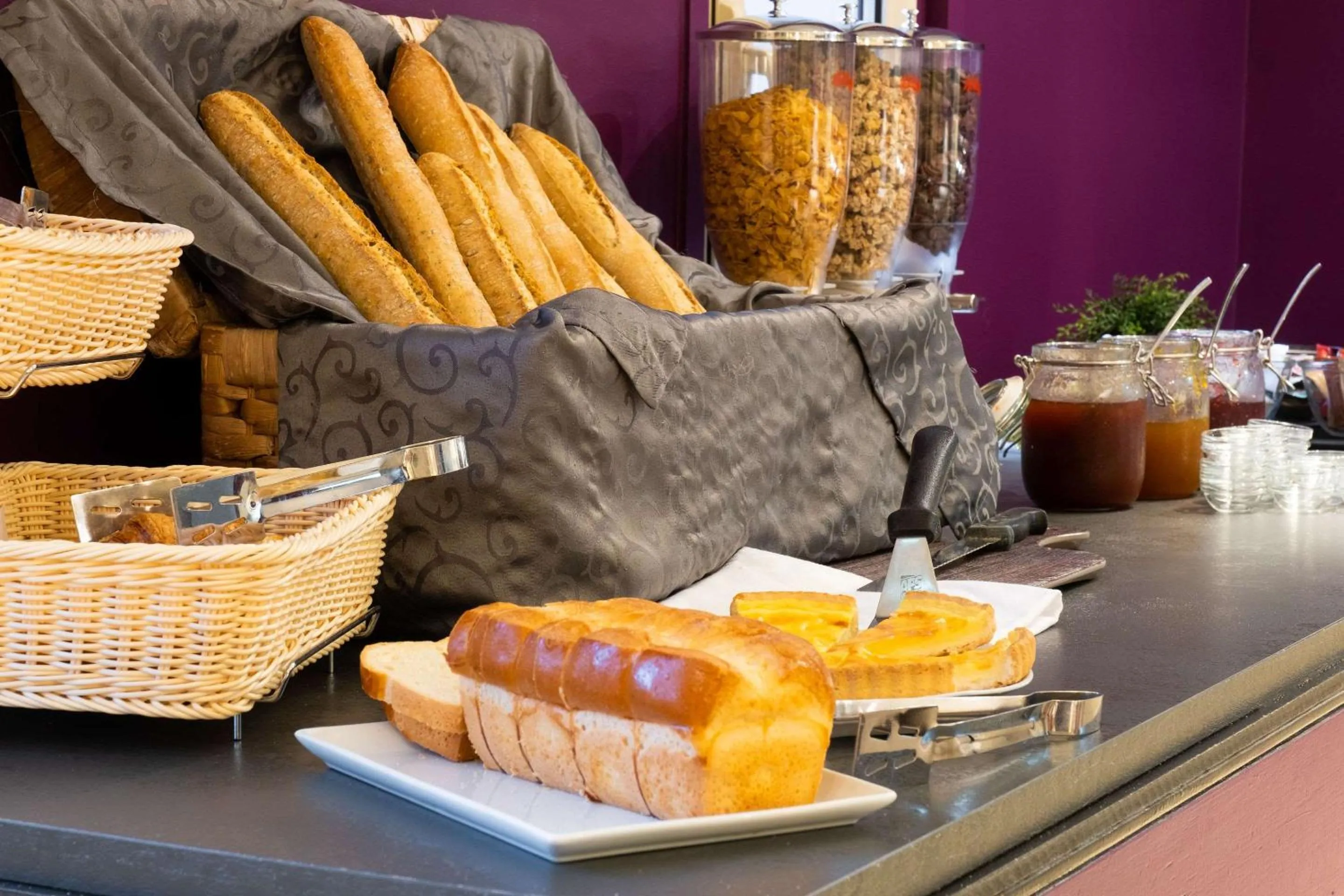 Restaurant/places to eat in Comfort Hotel Grenoble Meylan