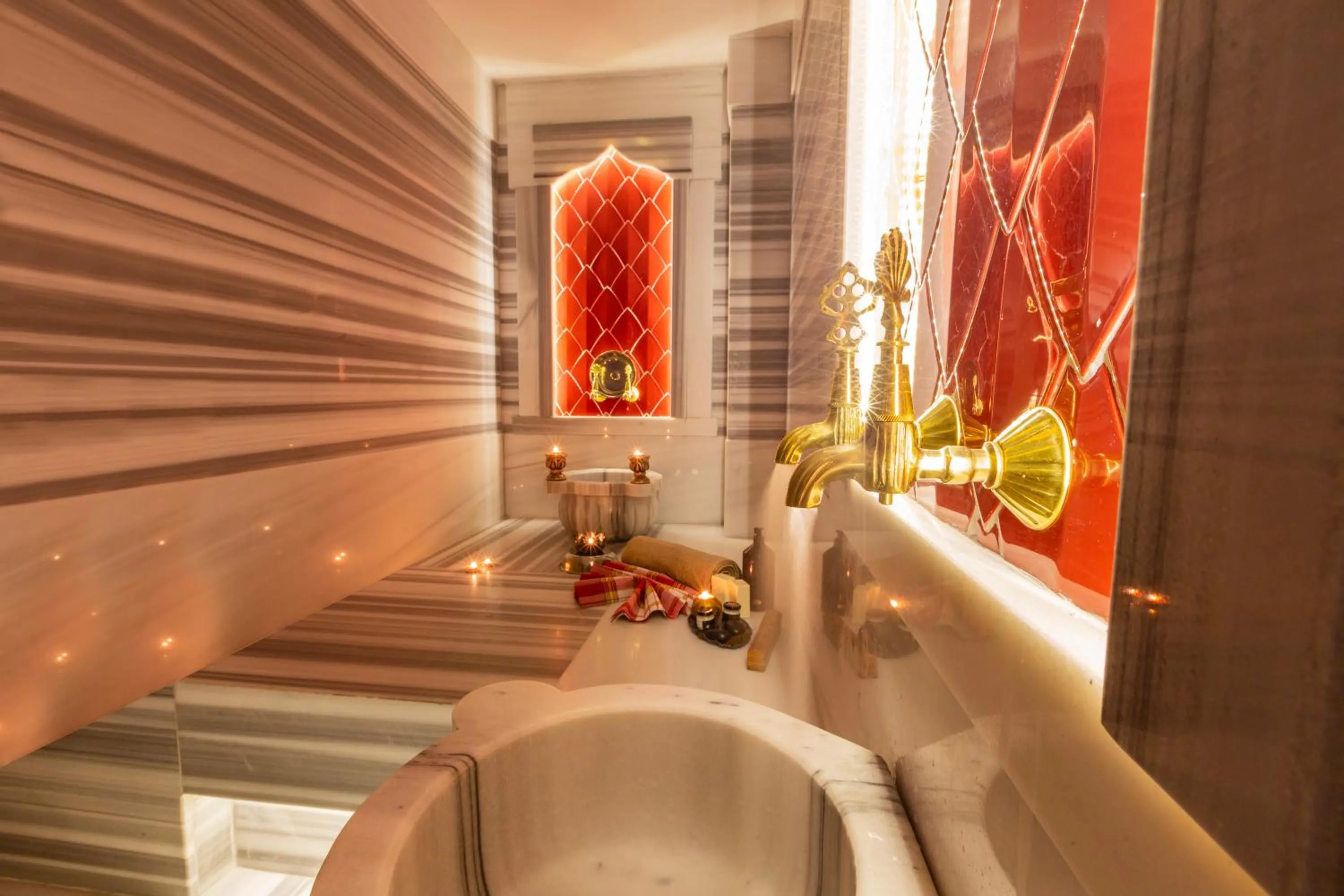 Public Bath in Kuhla Hotel