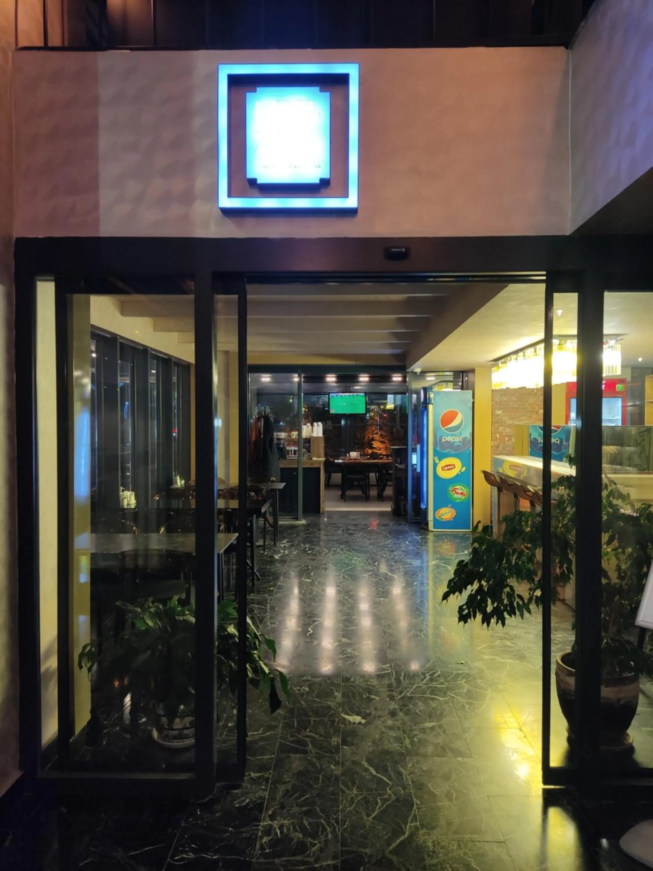 Restaurant/places to eat in Kuhla Hotel