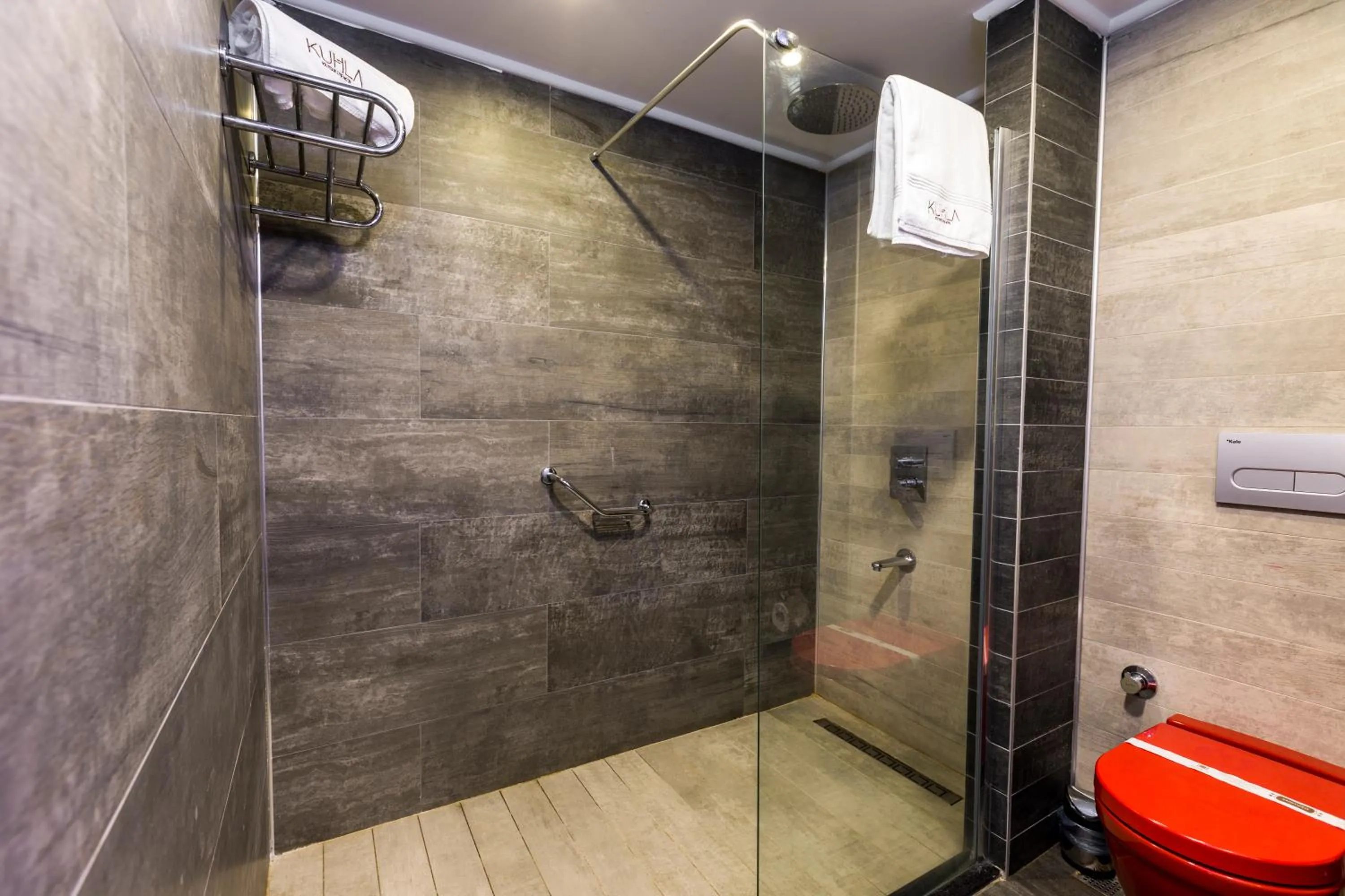 Shower in Kuhla Hotel