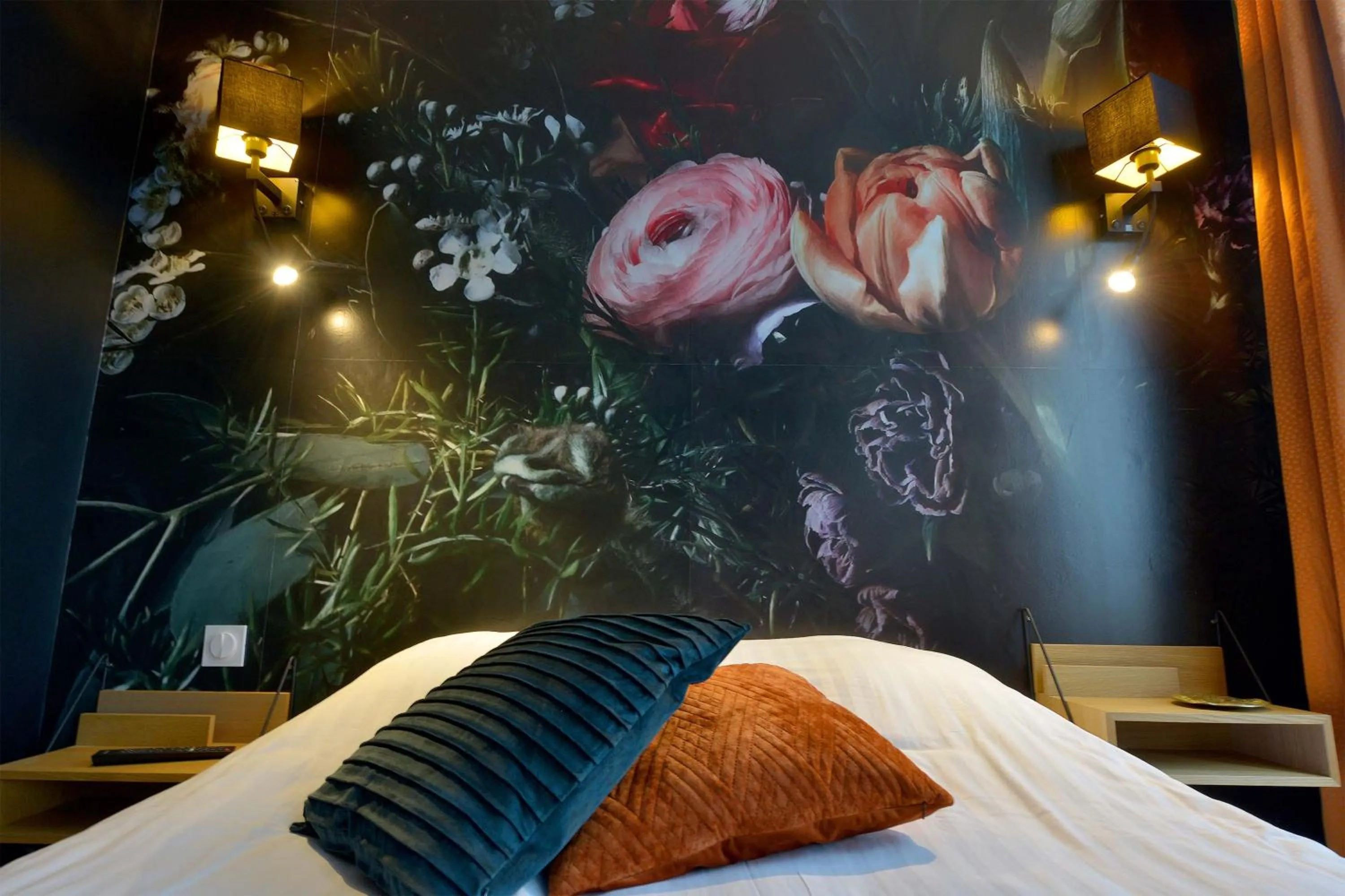 Bedroom, Bed in Hôtel Le Tiburon