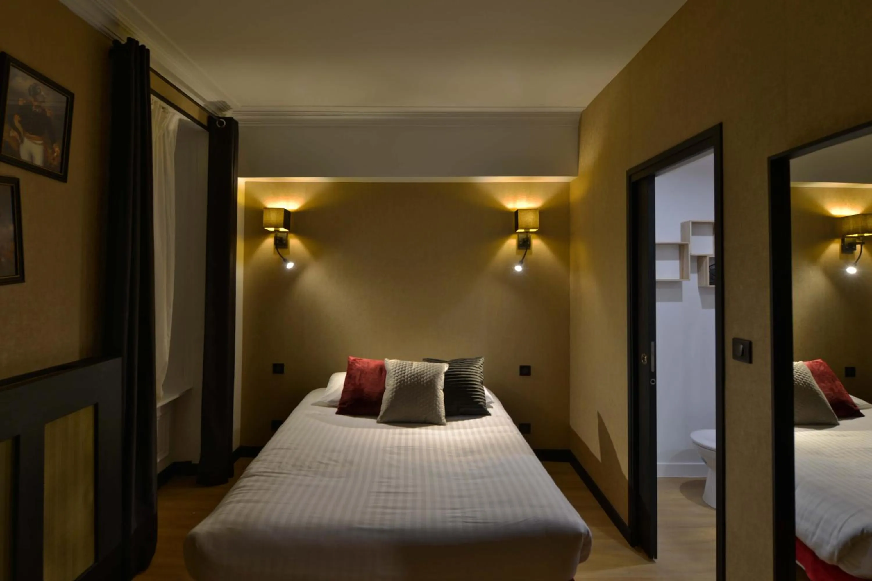 Bed in Hôtel Le Tiburon