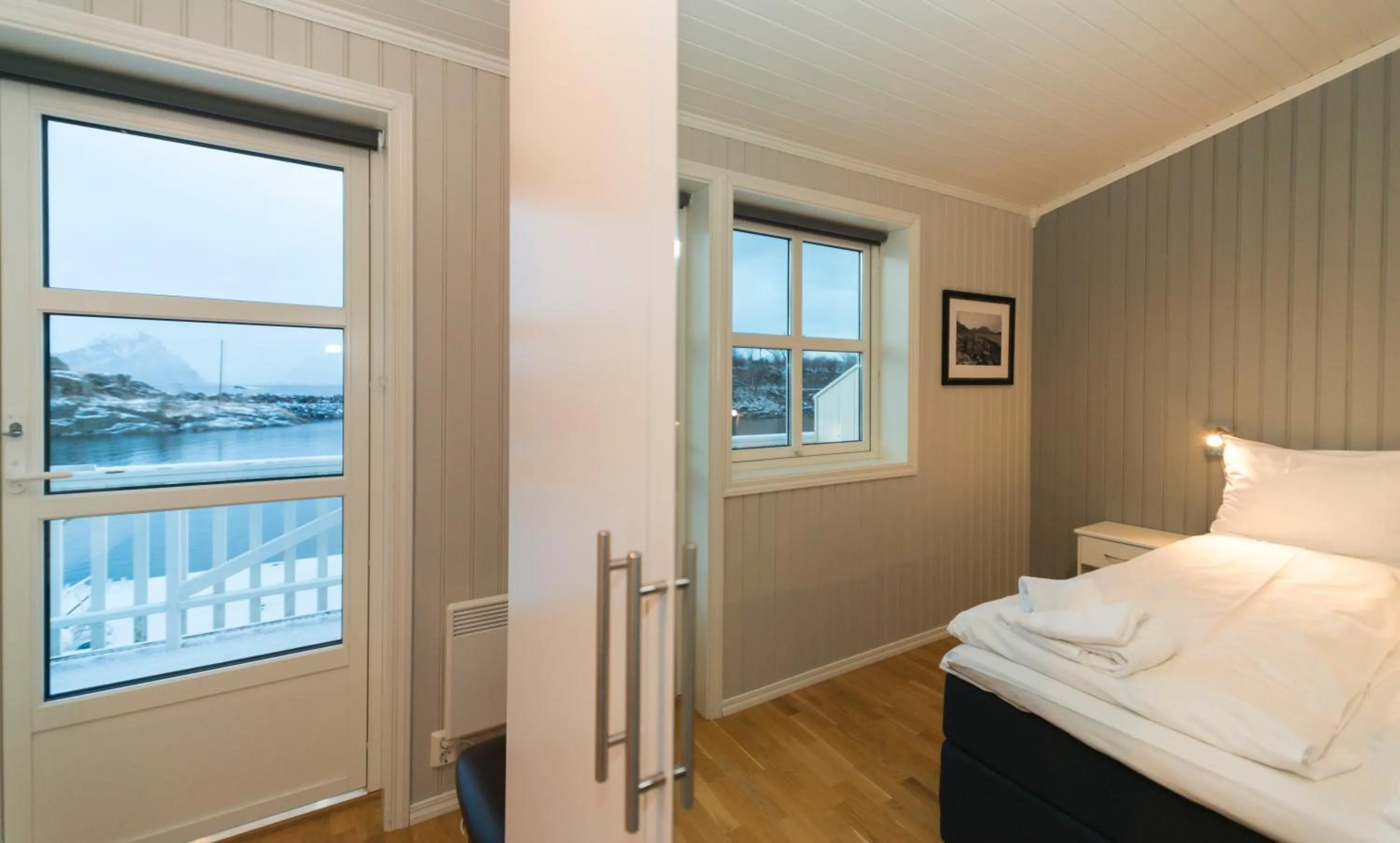 Sea view, Bed in Rorbuene Svolvær Havn