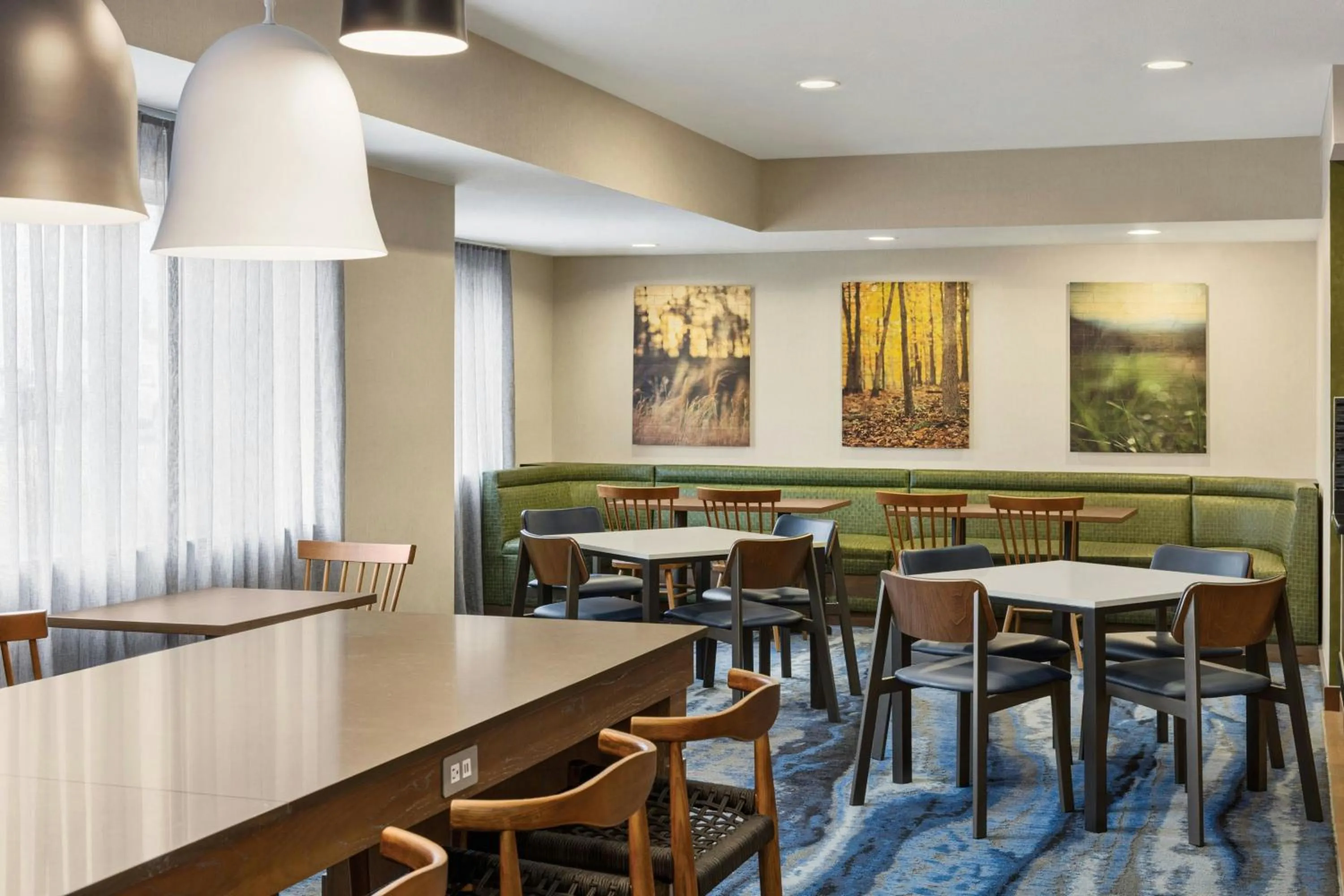 Restaurant/places to eat in Fairfield Inn & Suites Findlay