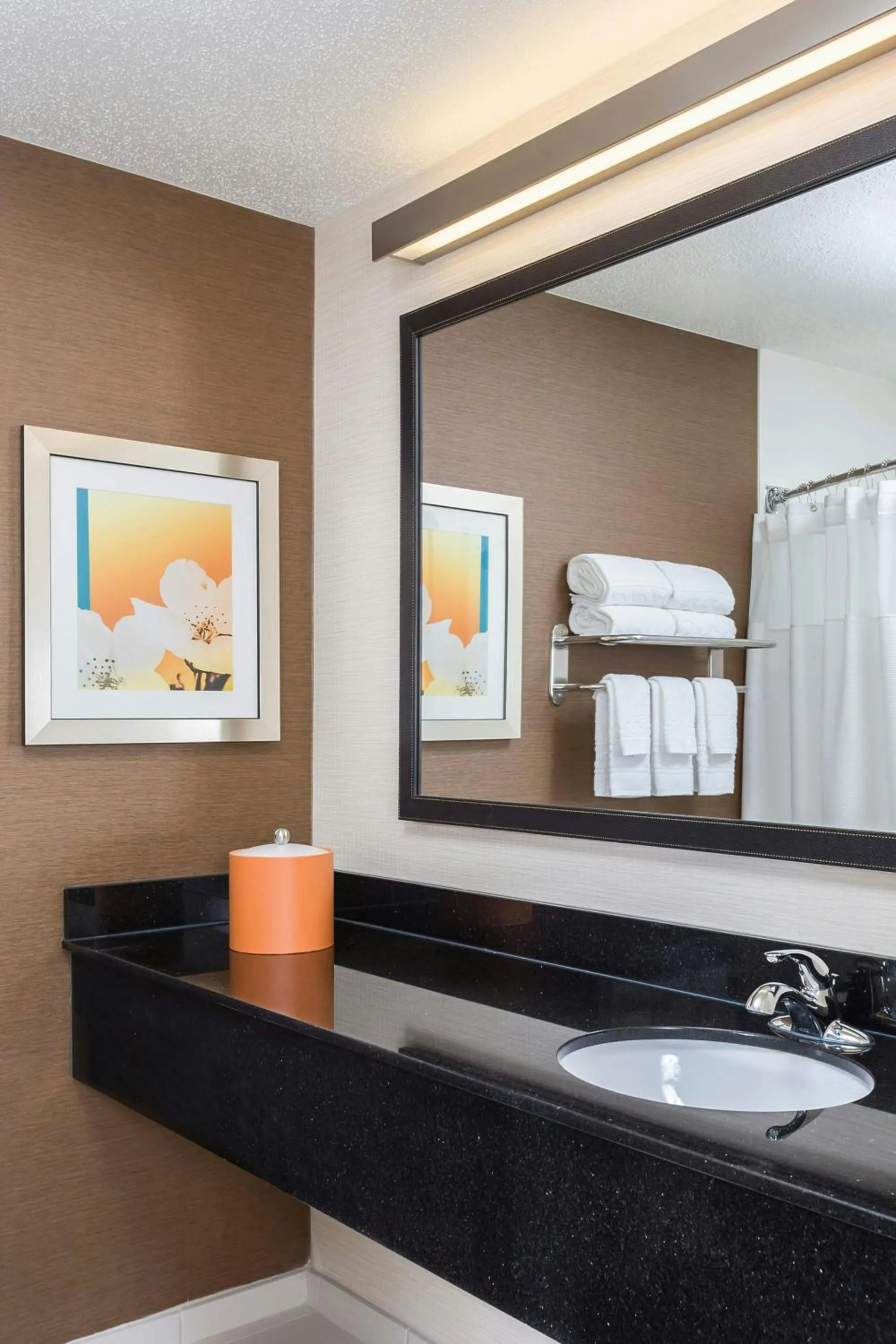 Bathroom in Fairfield Inn & Suites Findlay