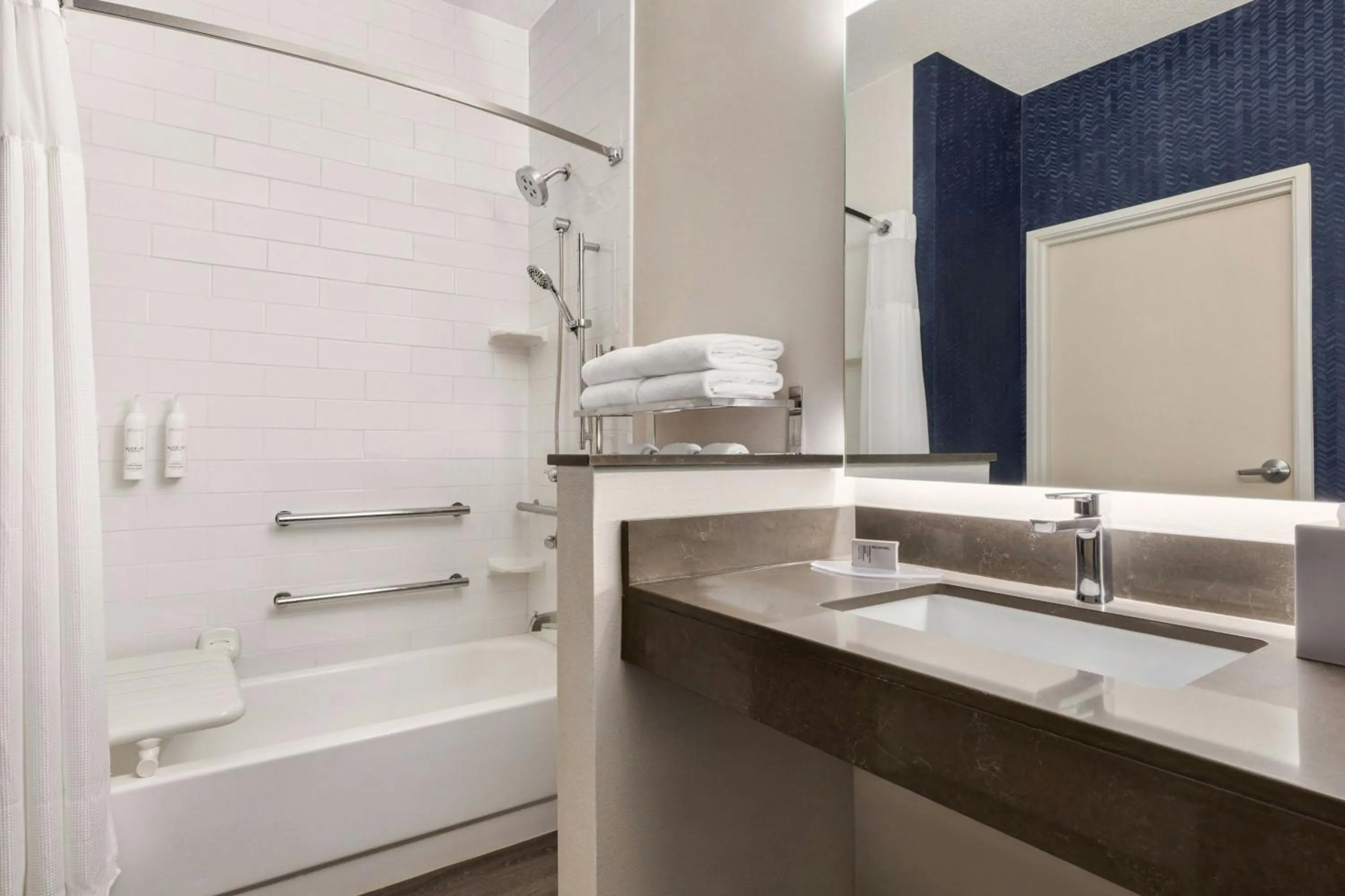 Bathroom in Fairfield Inn & Suites Findlay