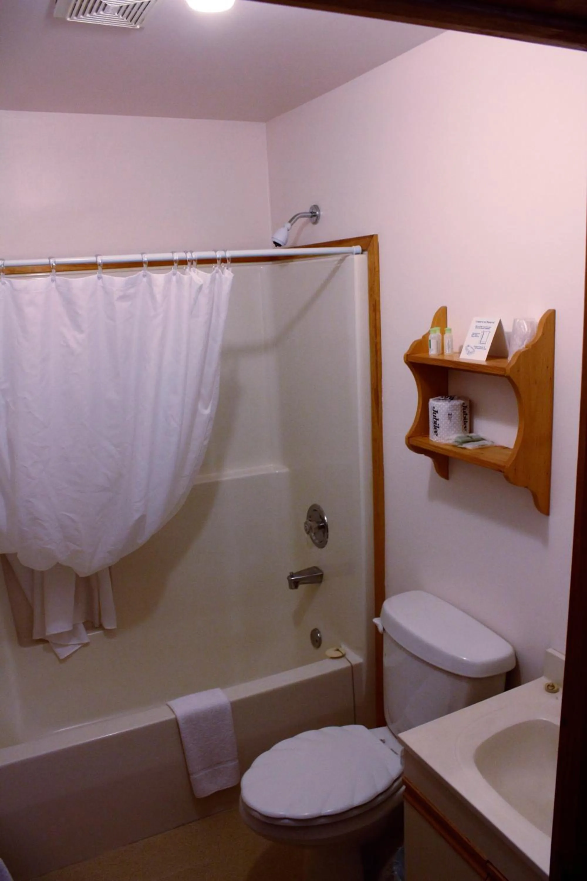 Bathroom in Brier Island Lodge