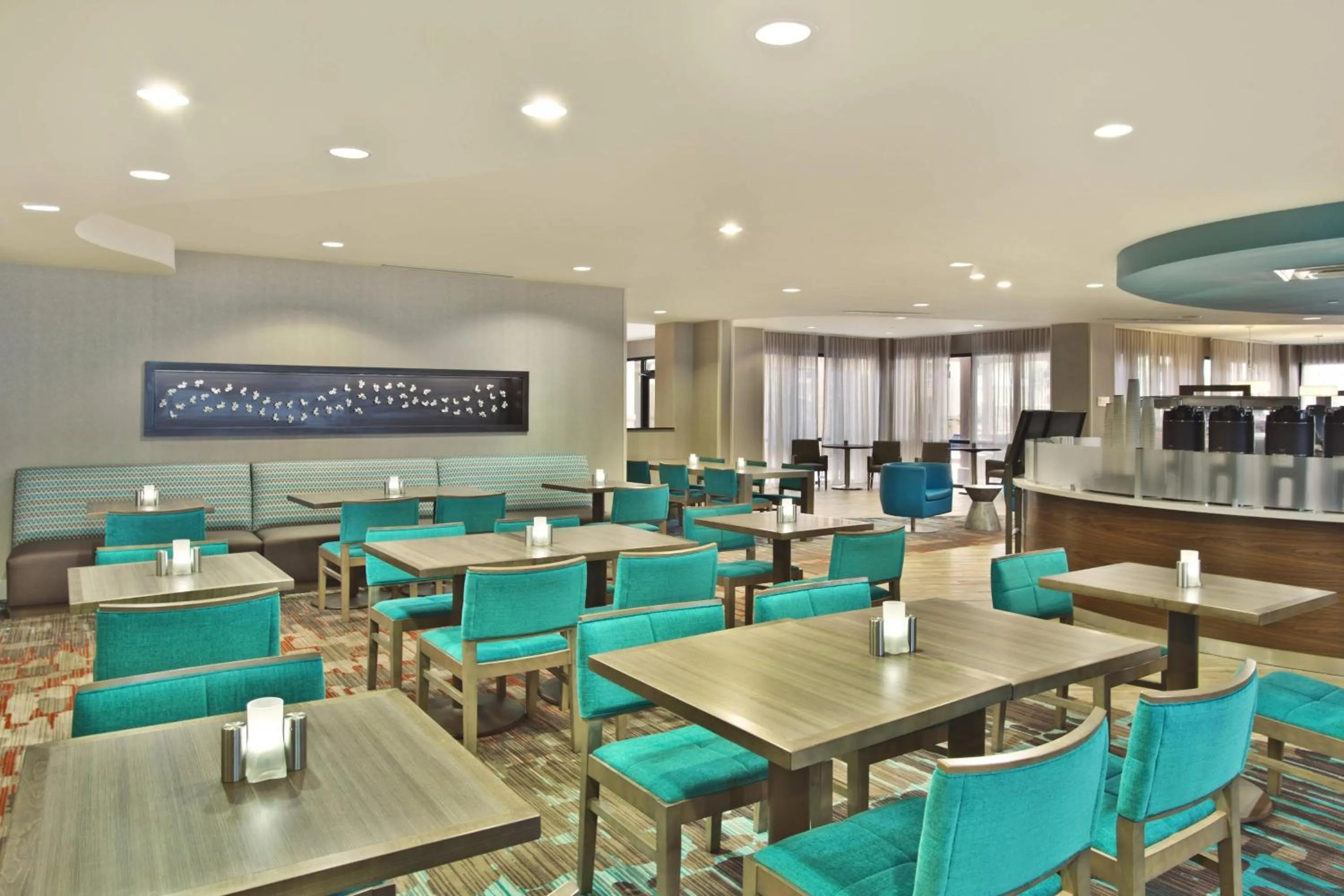 Restaurant/places to eat in Courtyard by Marriott Gulfport Beachfront