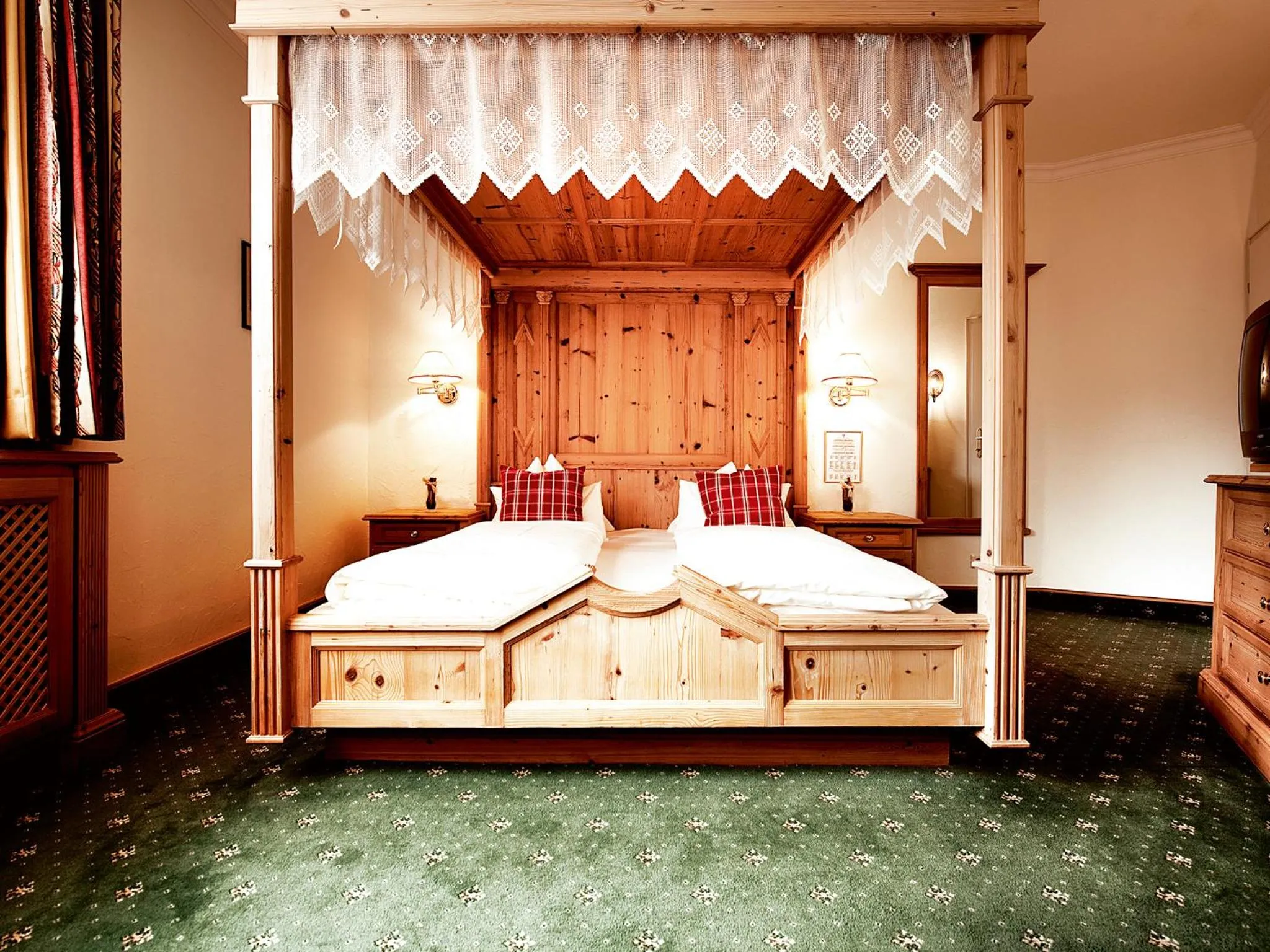 Garden, Bed in Bergresort Seefeld