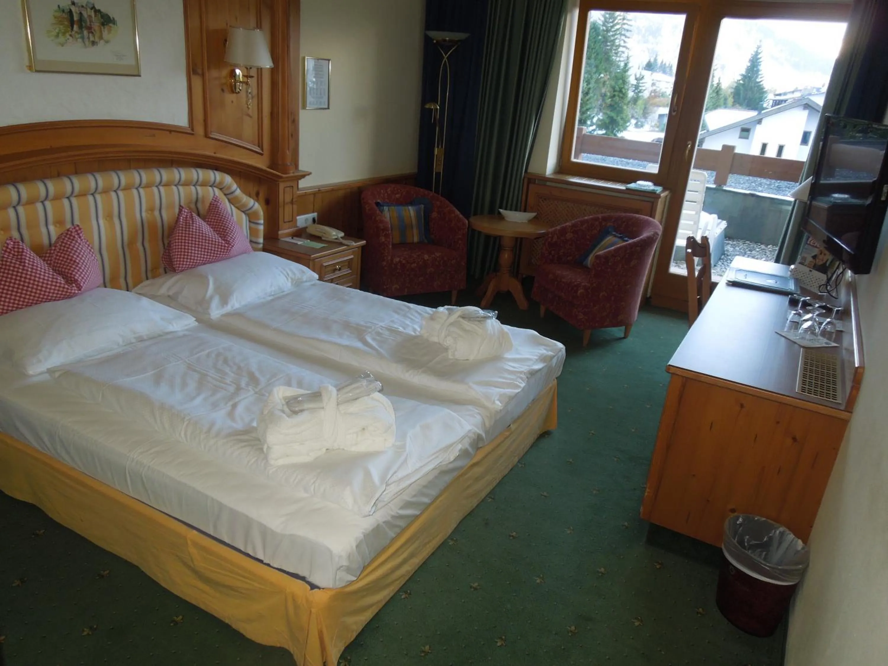 Photo of the whole room, Bed in Bergresort Seefeld