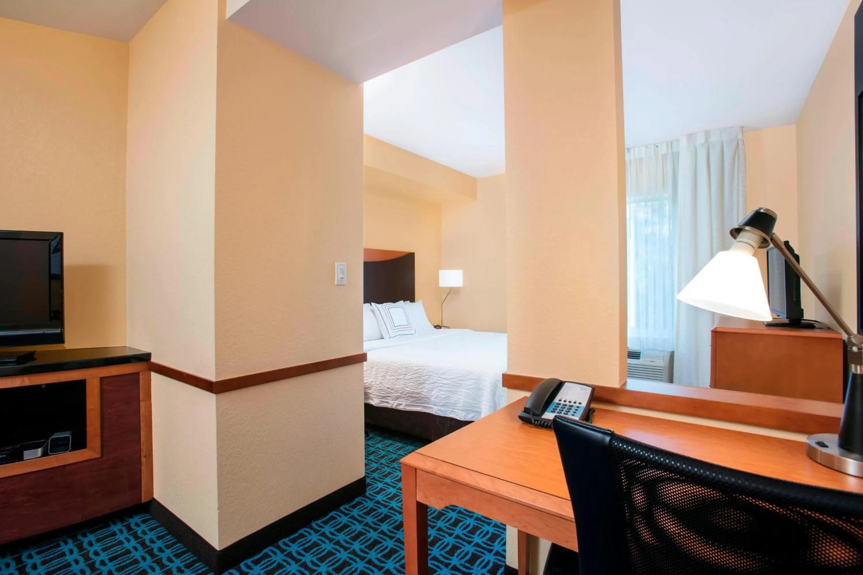 Photo of the whole room, Bed in Fairfield Inn and Suites by Marriott Lakeland Plant City