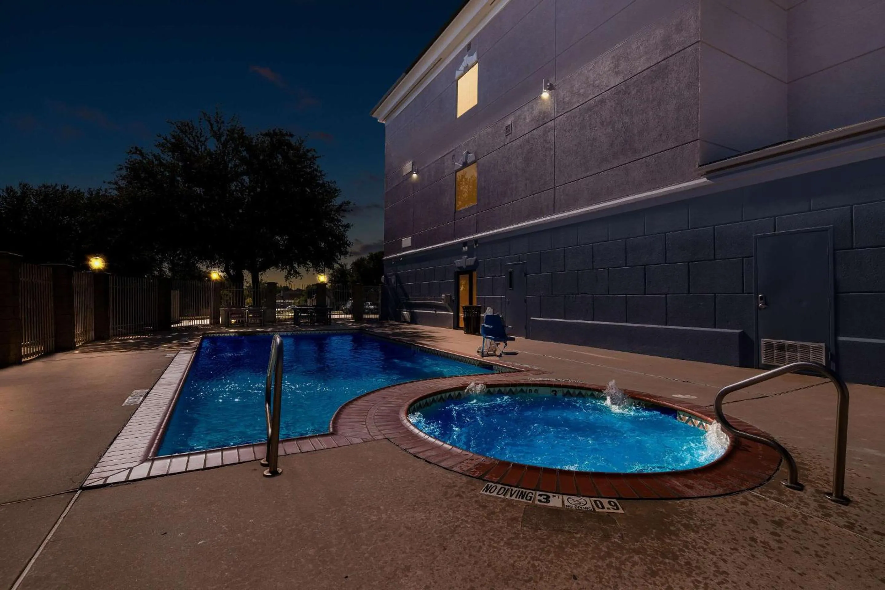 Property building in Comfort Suites Roanoke - Fort Worth North