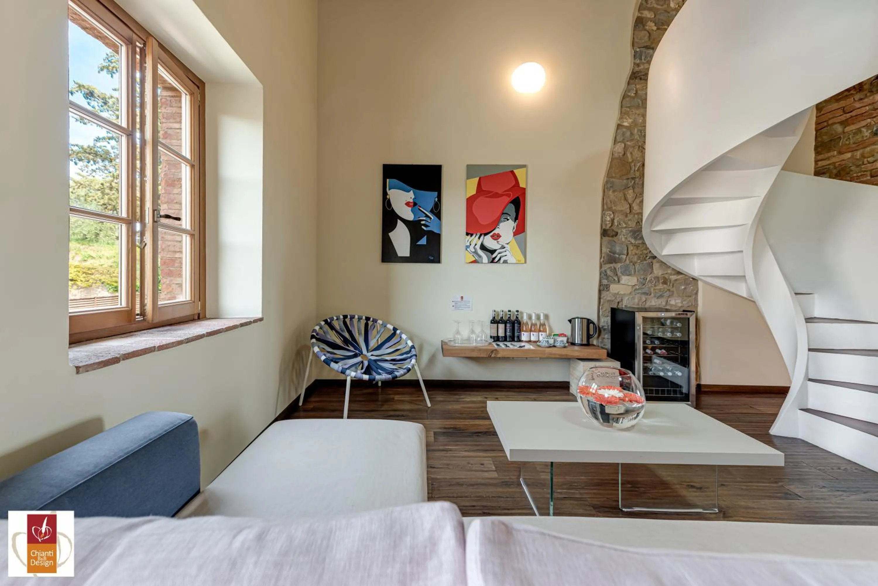 Communal lounge/ TV room in Chianti B&B Design infinity pool shared