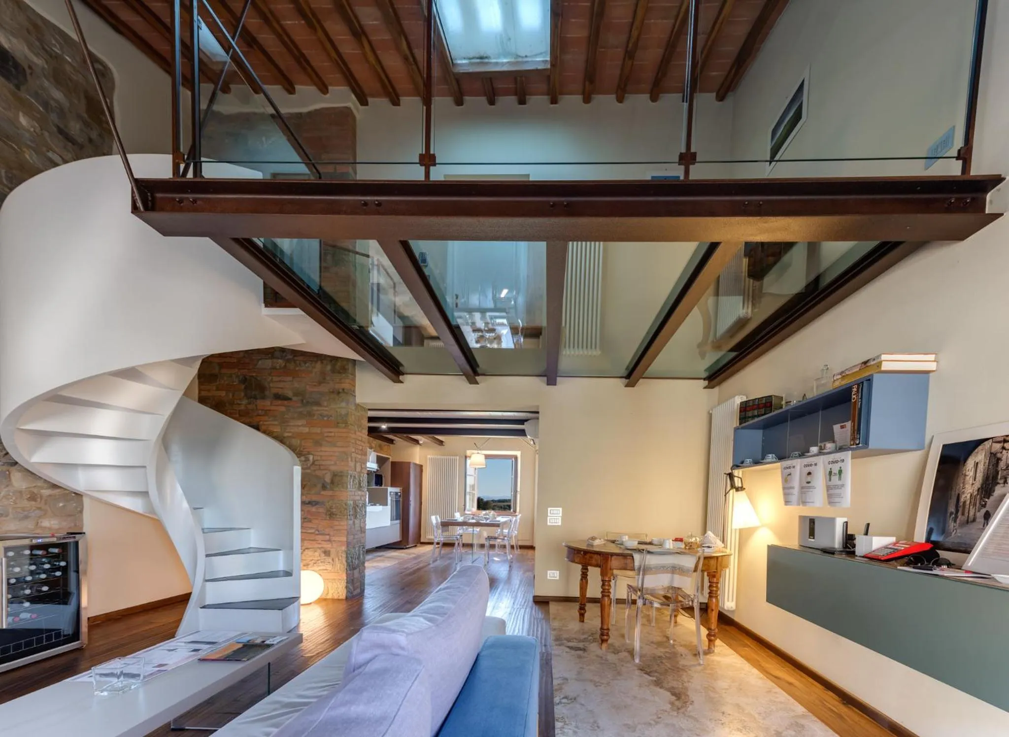 Communal lounge/ TV room in Chianti B&B Design infinity pool shared