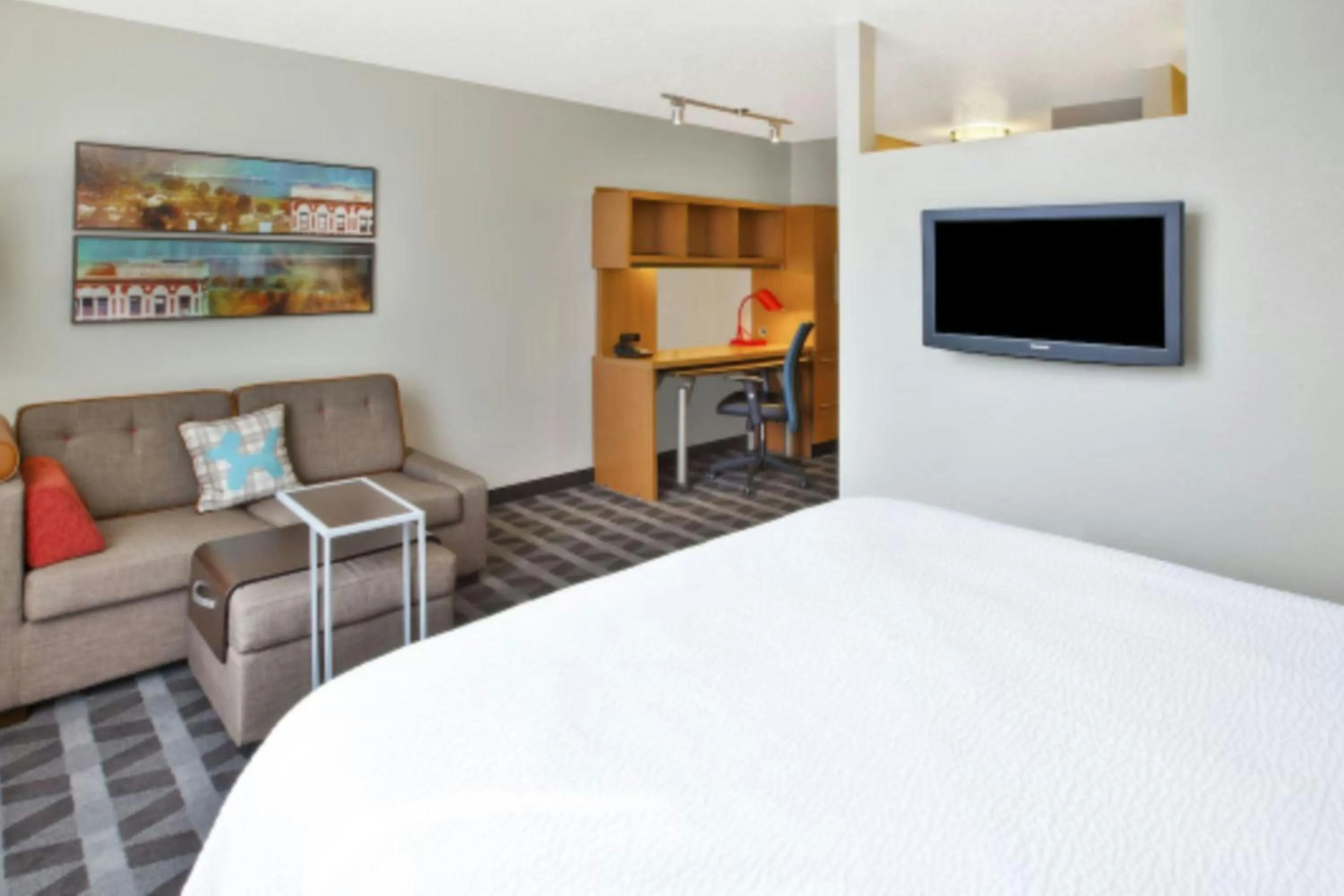 Photo of the whole room, Bed in TownePlace Suites by Marriott Brookfield