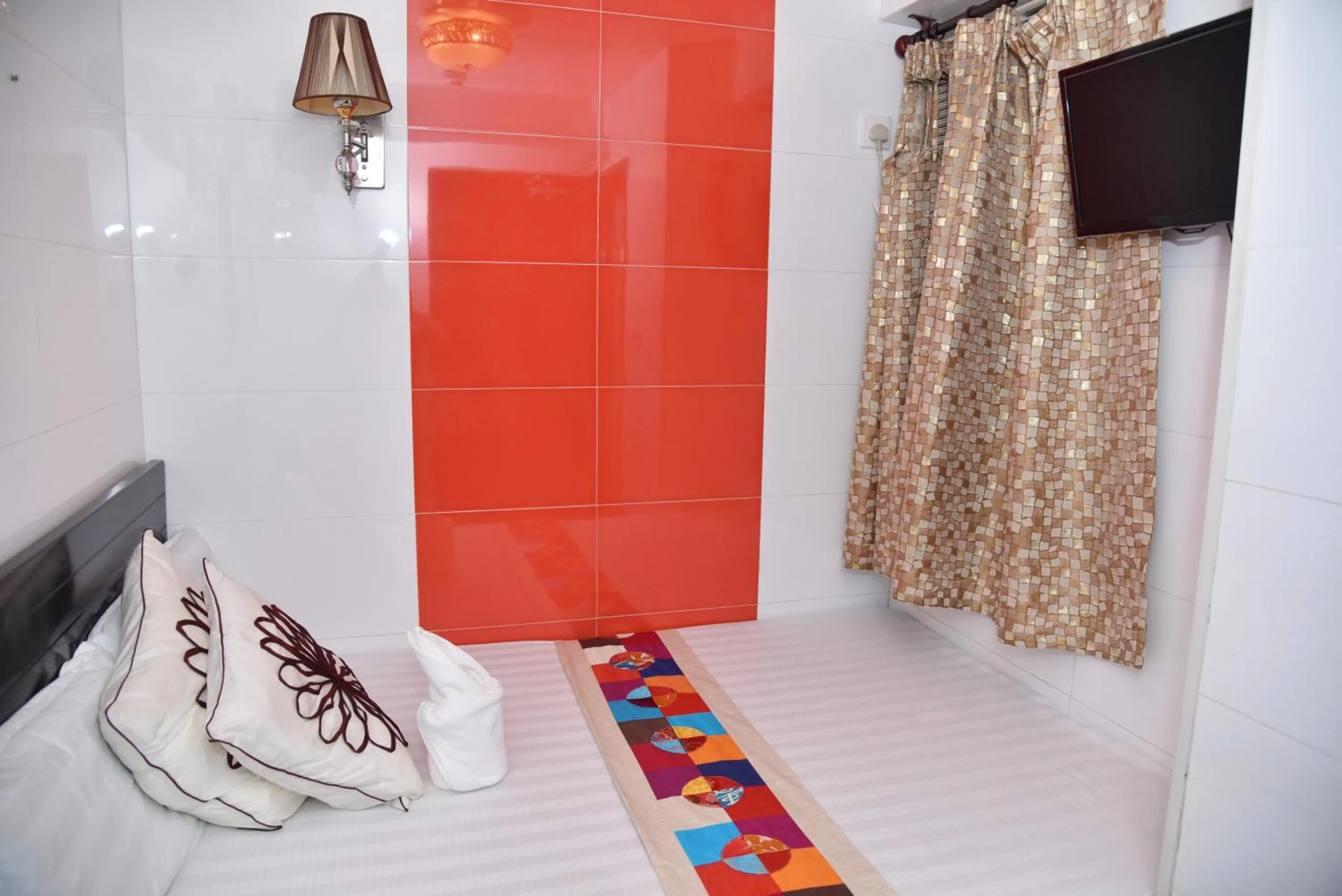 Bedroom, Bed in David Lounge