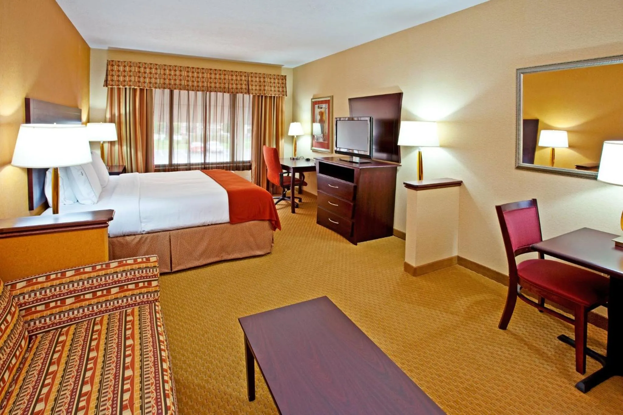 Photo of the whole room, Bed in Holiday Inn Express Hotel & Suites Franklin by IHG