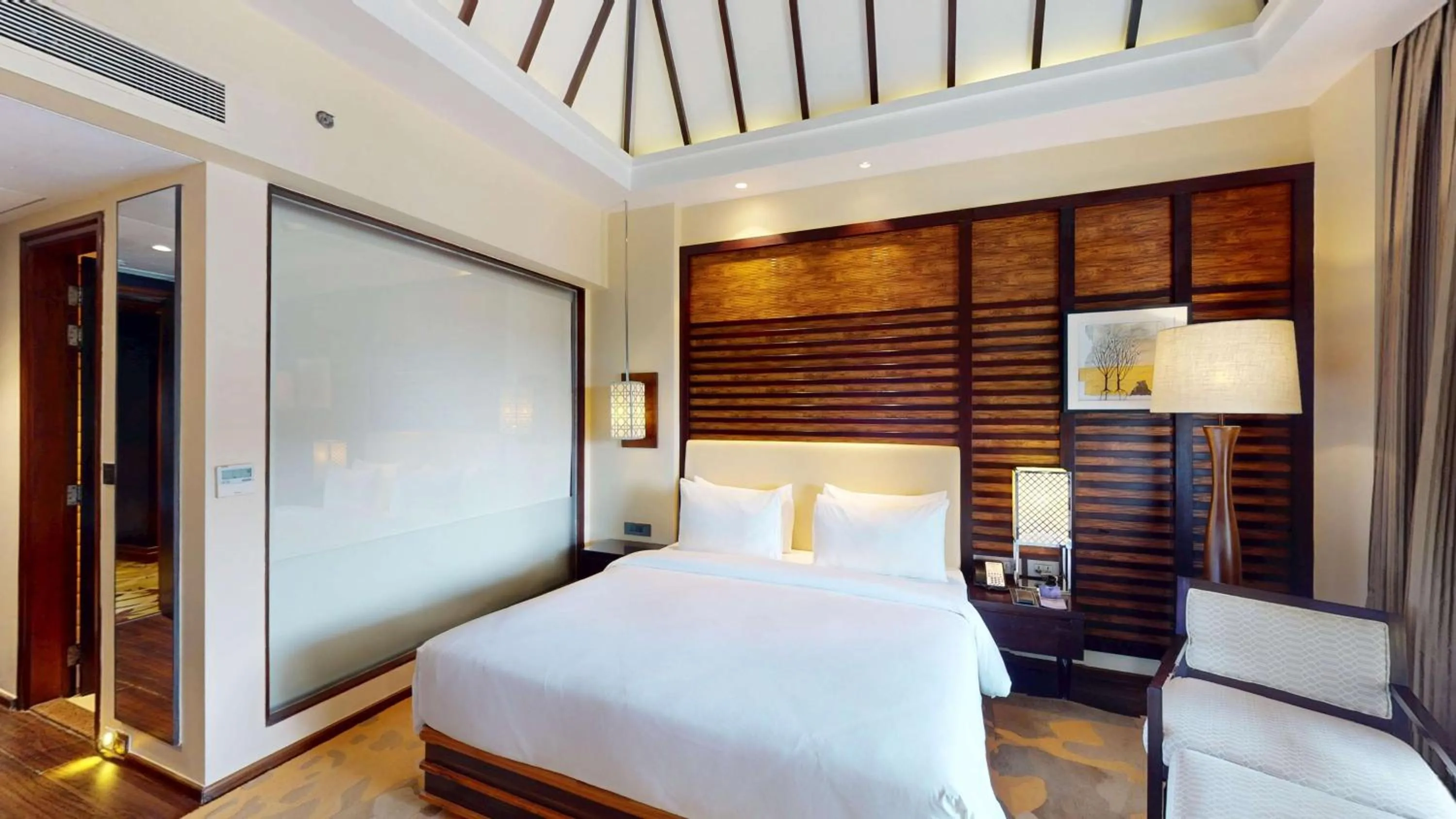 Bedroom, Bed in Radisson Blu Plaza Resort & Convention Centre Karjat
