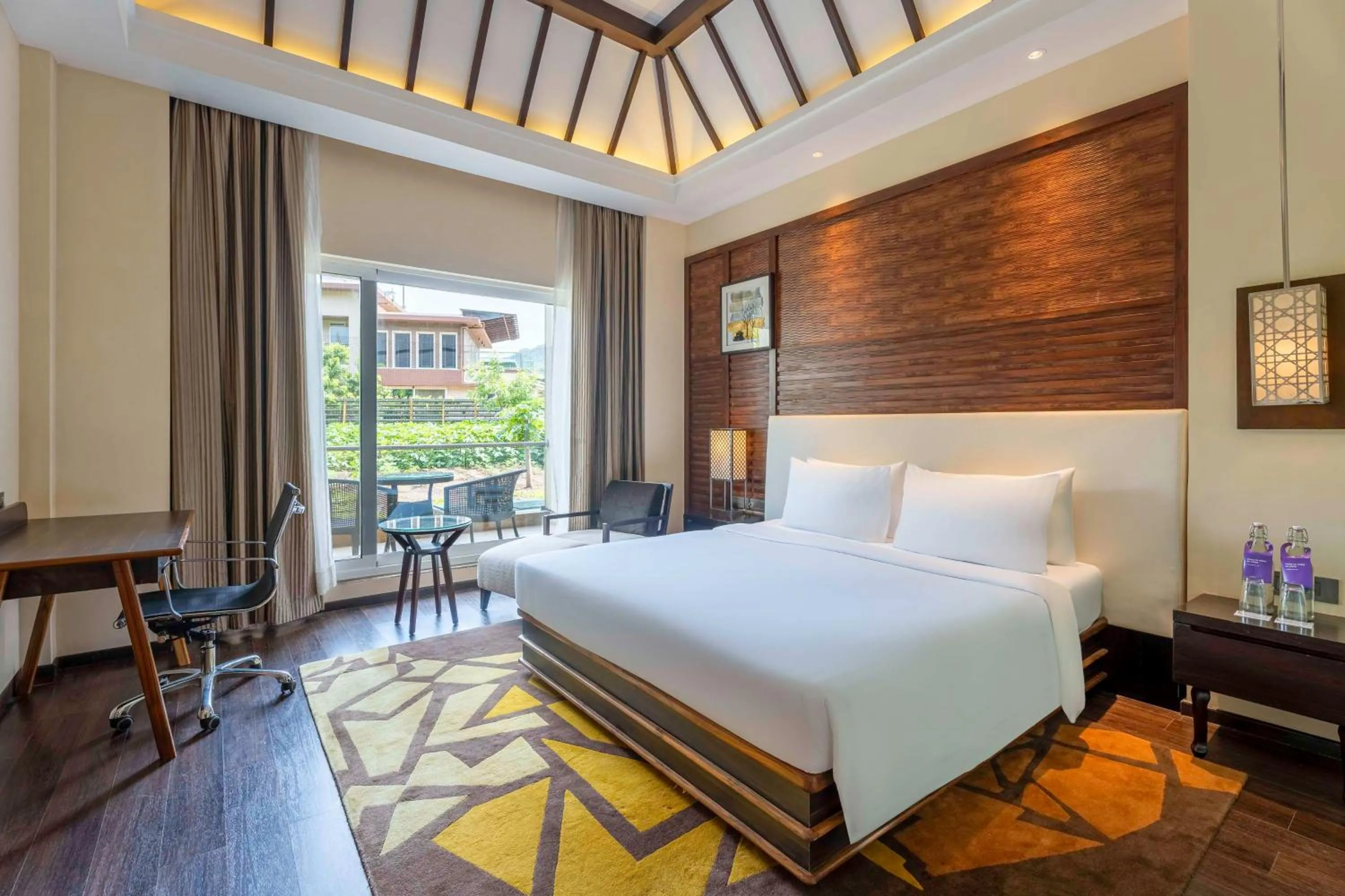 Bedroom, Bed in Radisson Blu Plaza Resort & Convention Centre Karjat