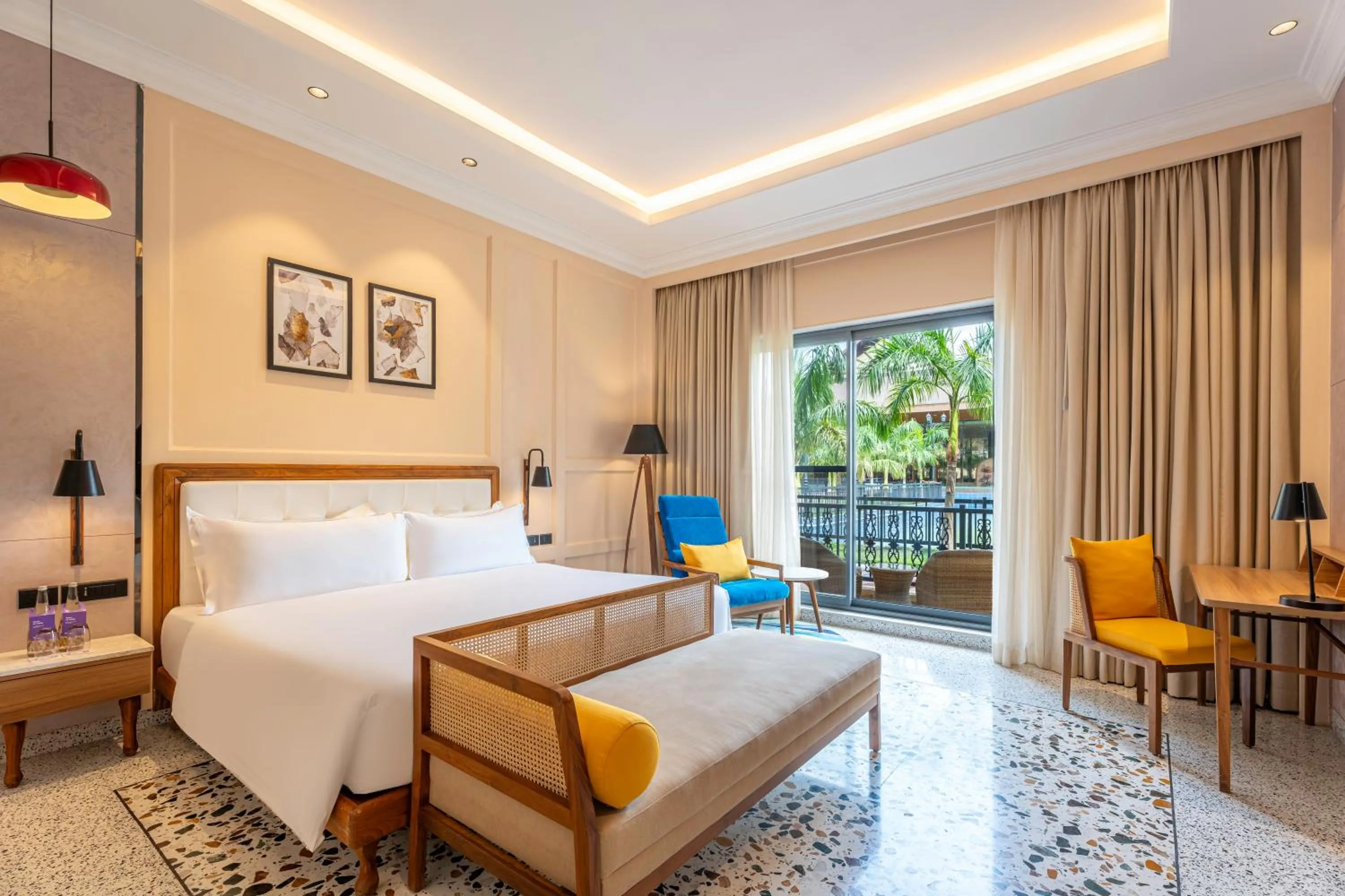 Bed in Radisson Blu Plaza Resort & Convention Centre Karjat