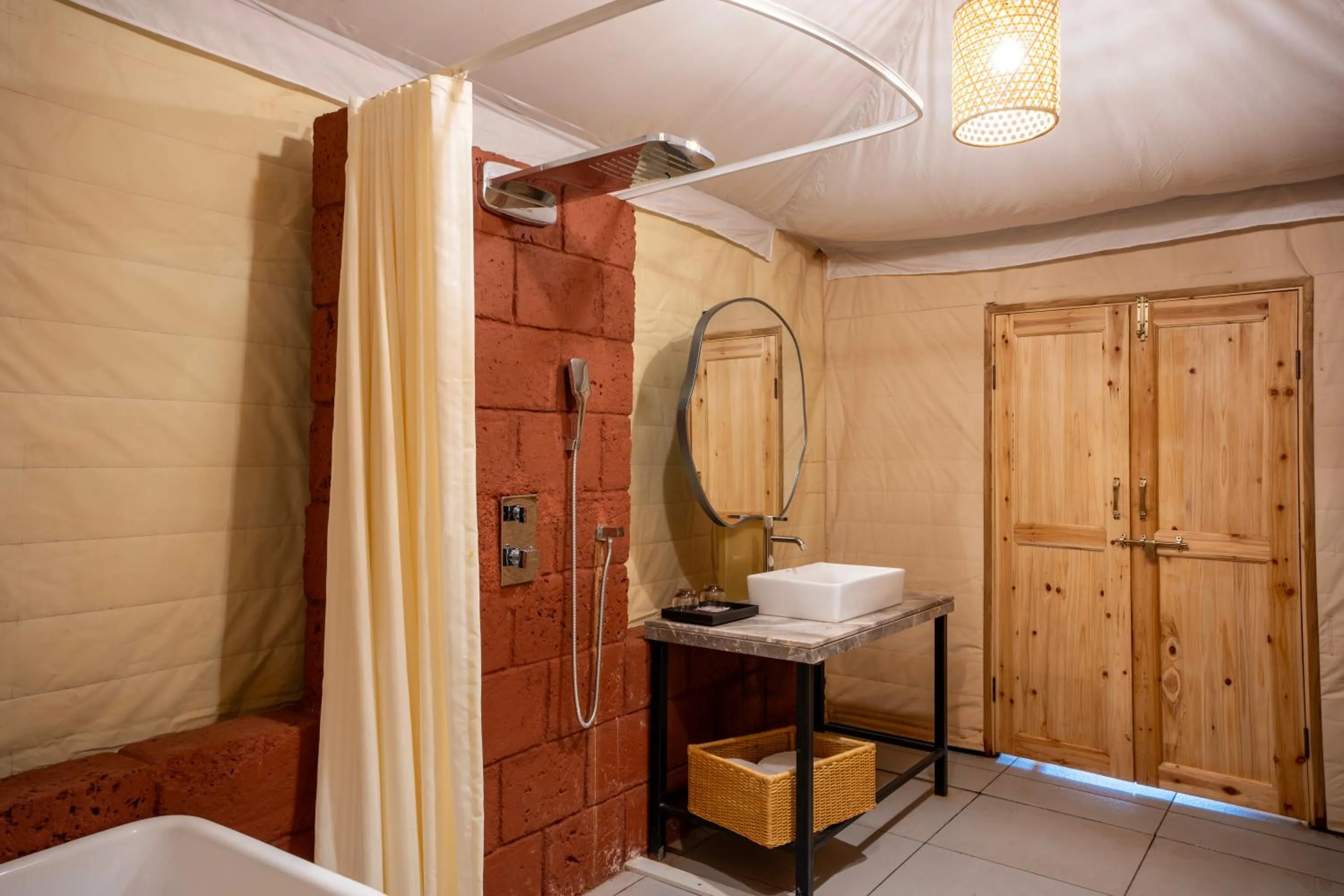 Shower in Radisson Blu Plaza Resort & Convention Centre Karjat